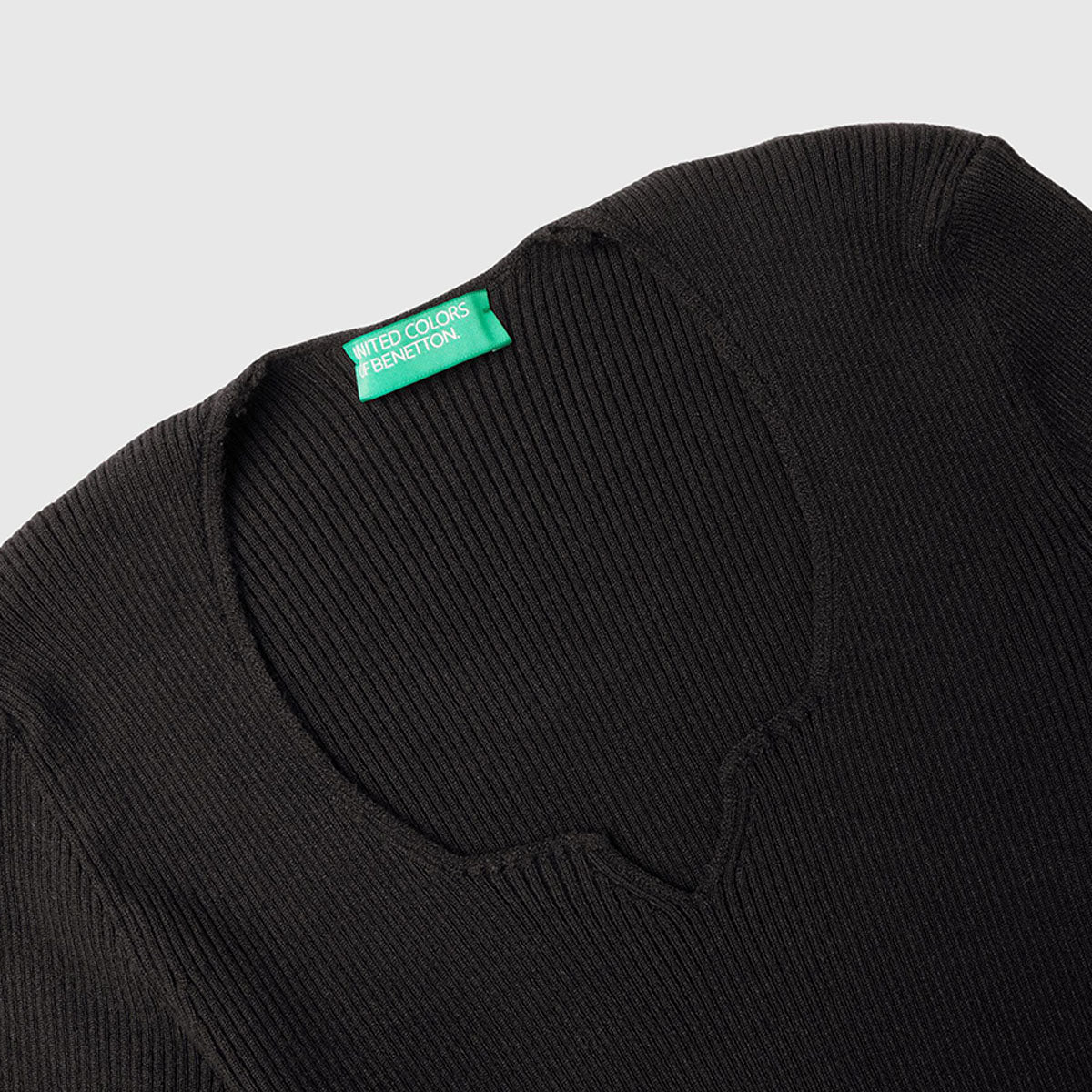 Benetton Sweatersweetheart Neck