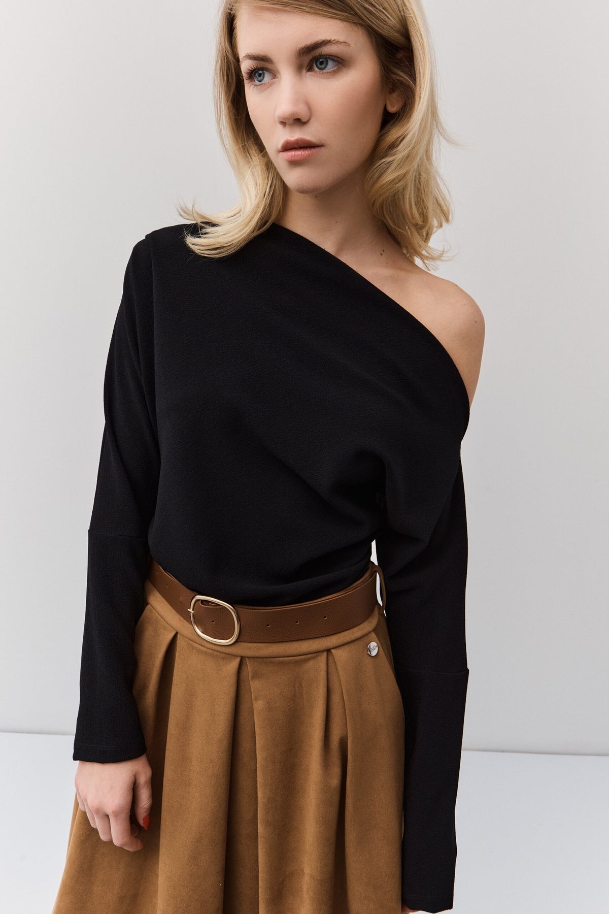 BSB Off-shoulder gathered blouse