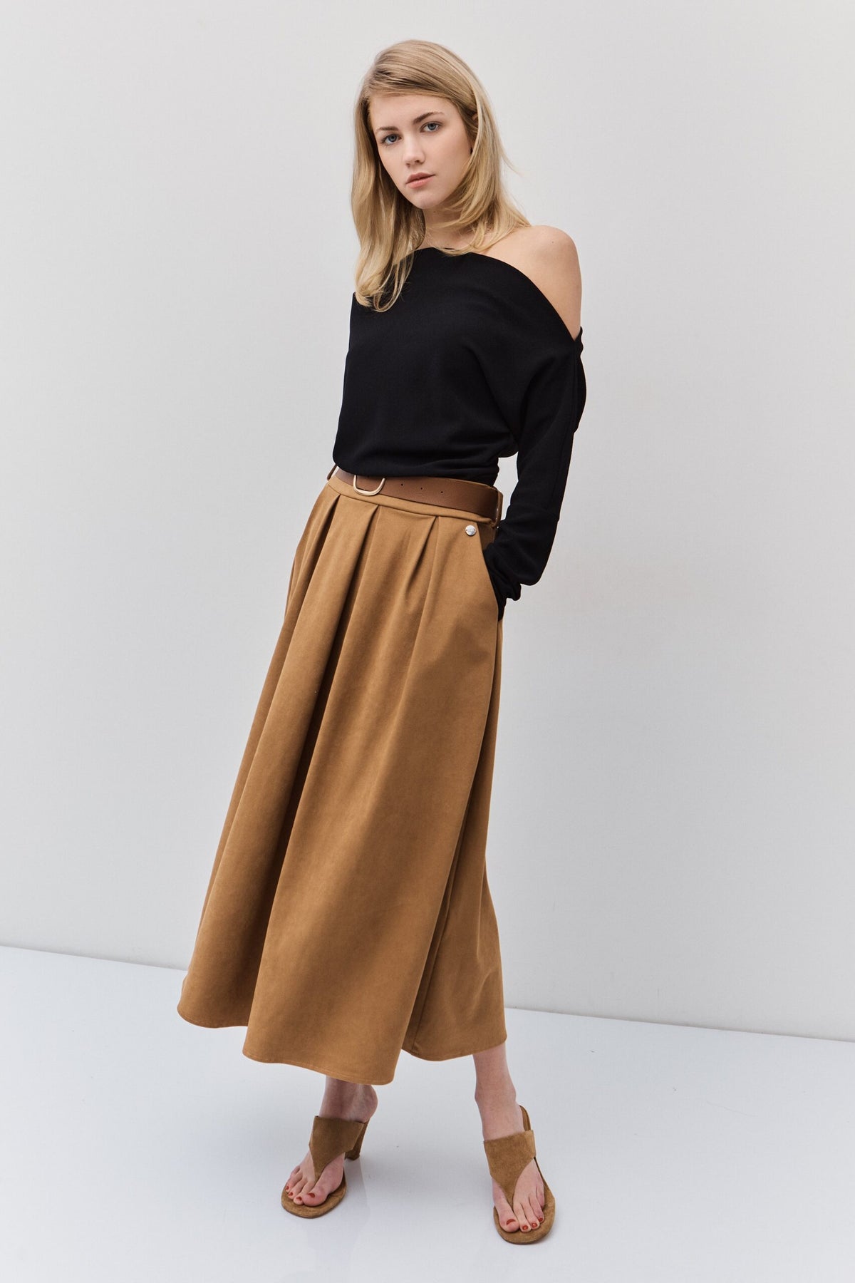 BSB Off-shoulder gathered blouse