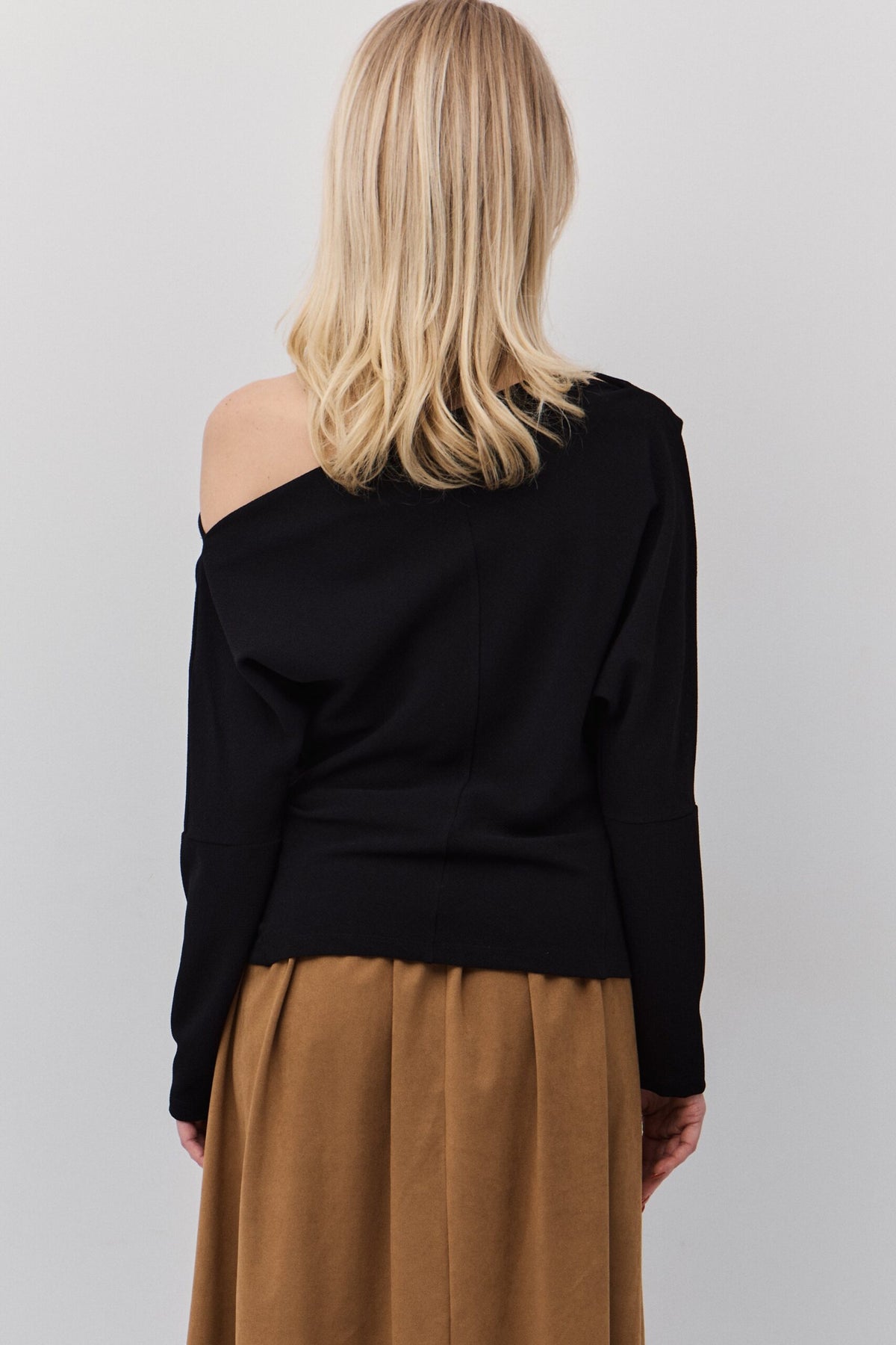 BSB Off-shoulder gathered blouse
