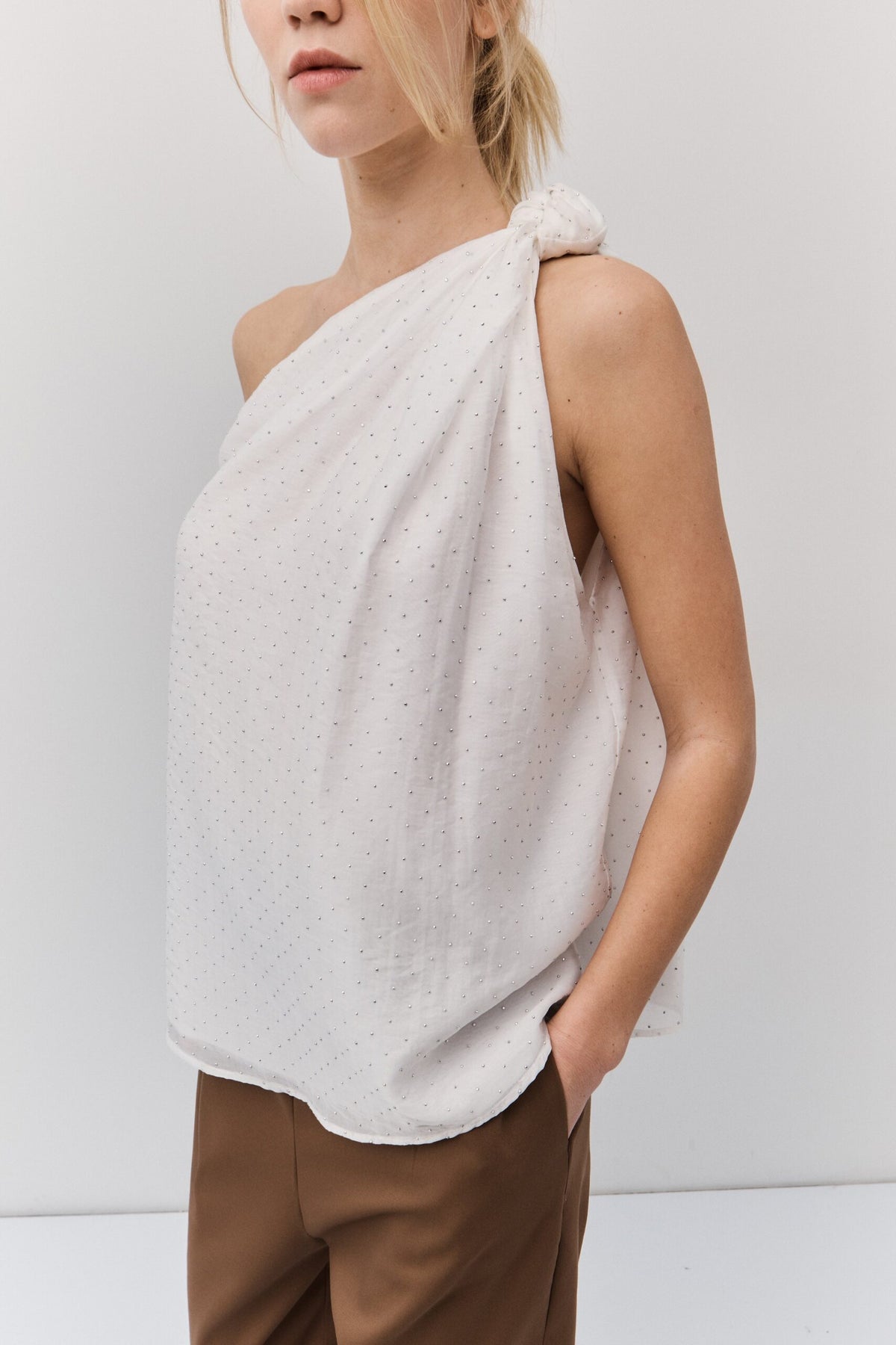 BSB Sleeveless blouse with shoulder knot
