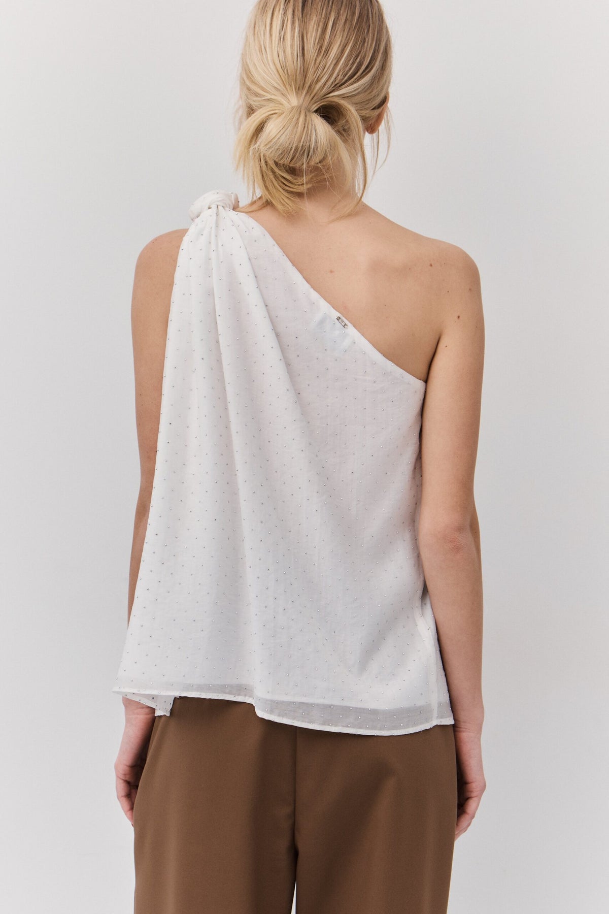 BSB Sleeveless blouse with shoulder knot