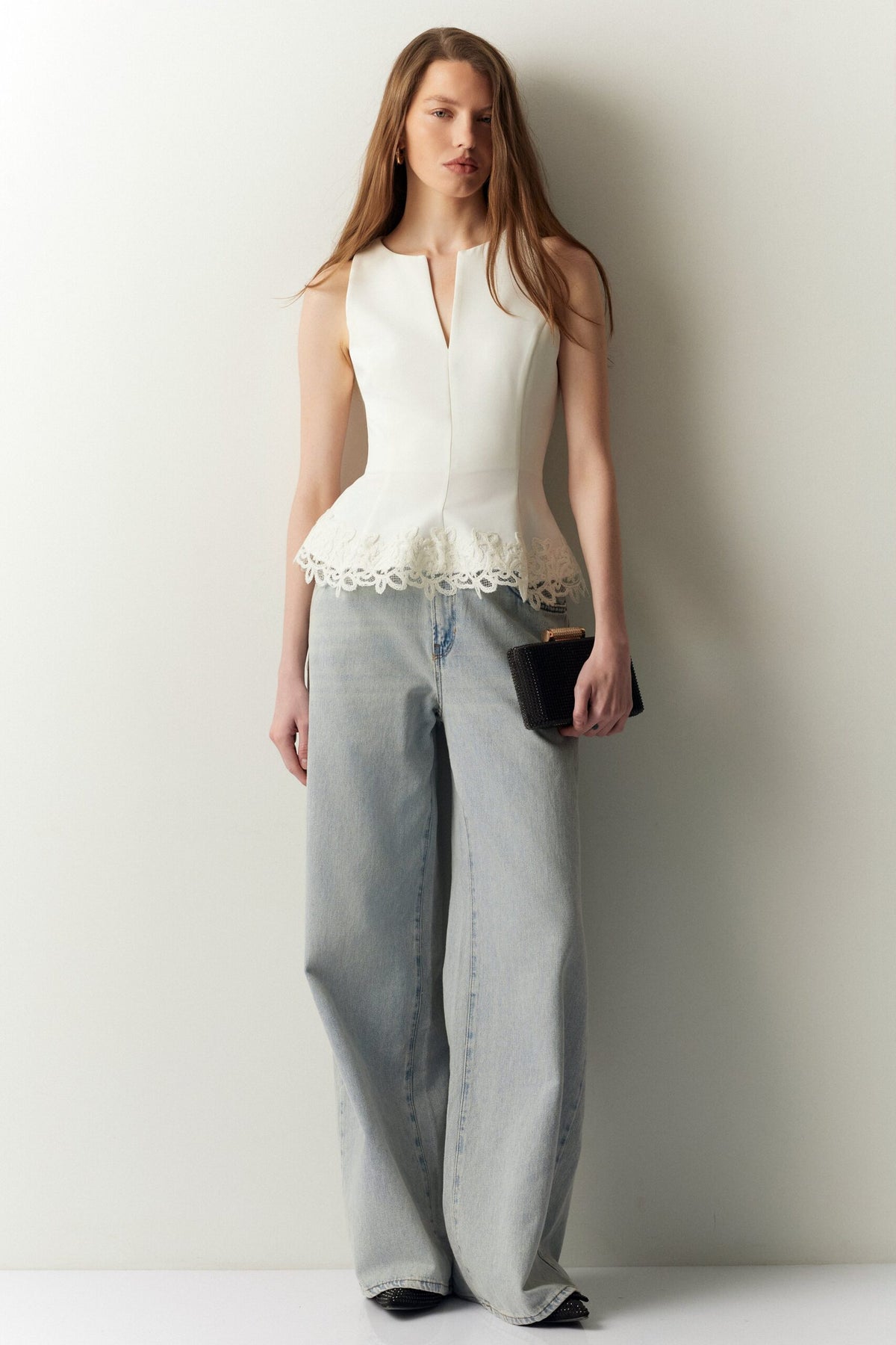 BSB Sleeveless V top with lace