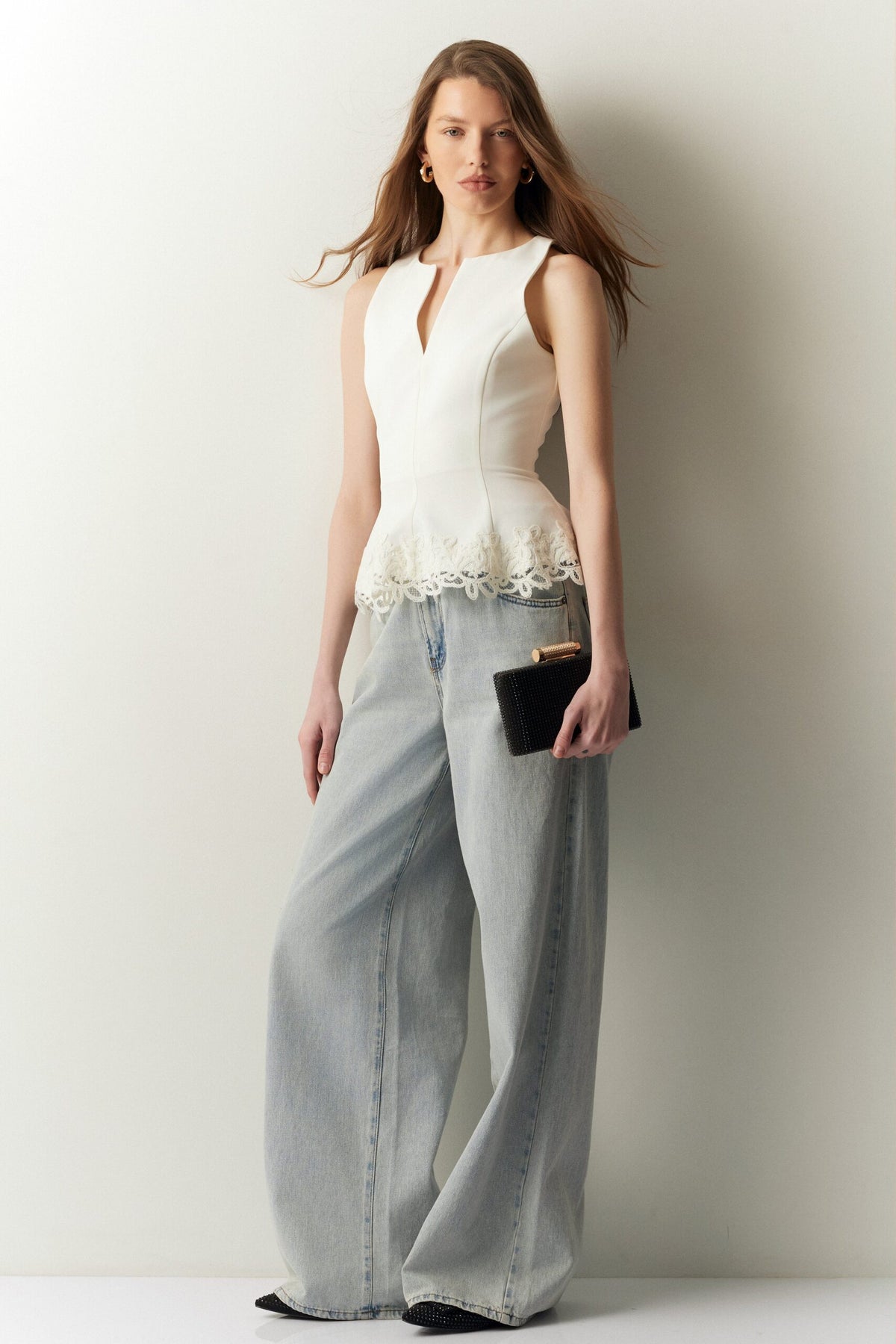 BSB Sleeveless V top with lace