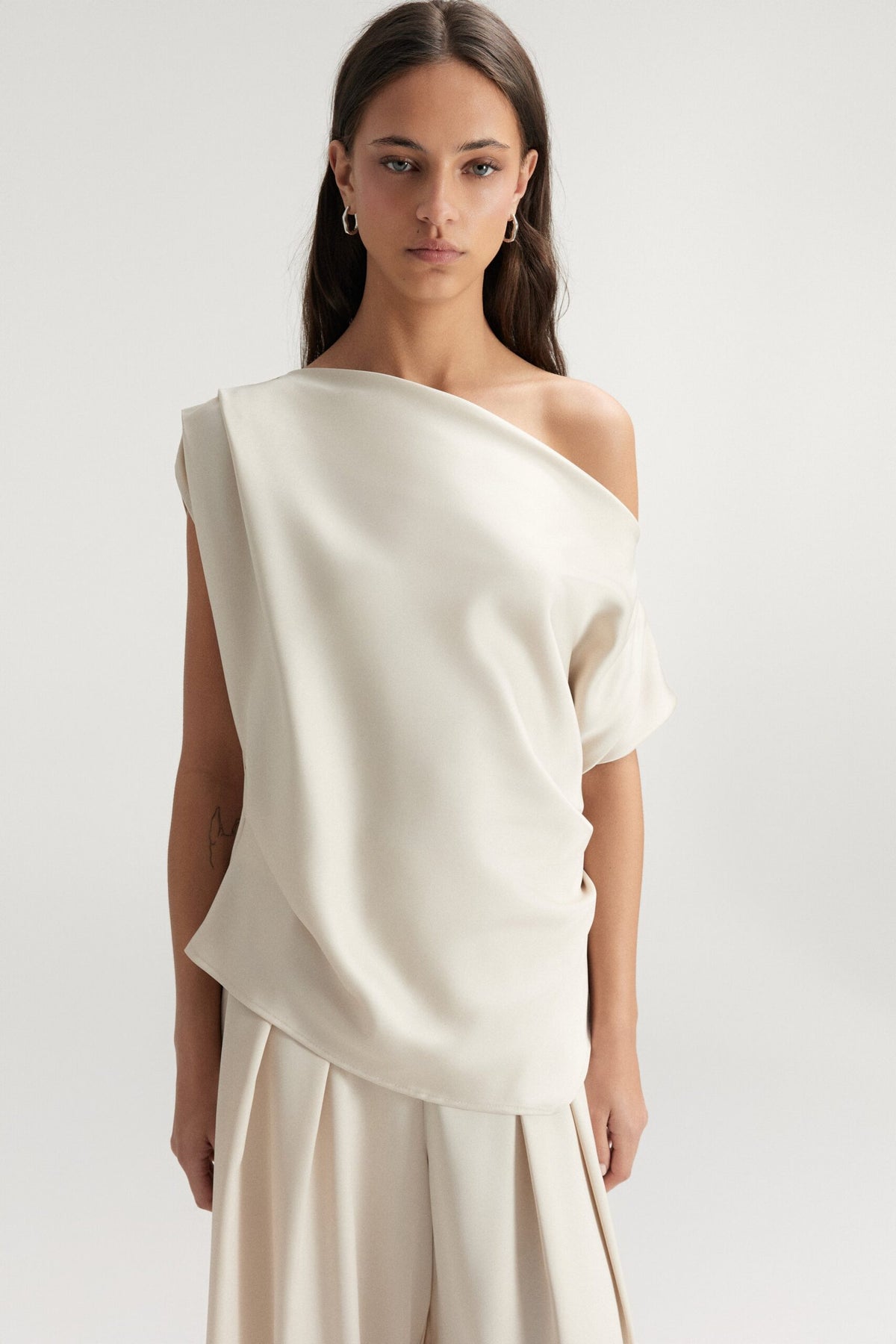 BSB Satin blouse with one shoulder