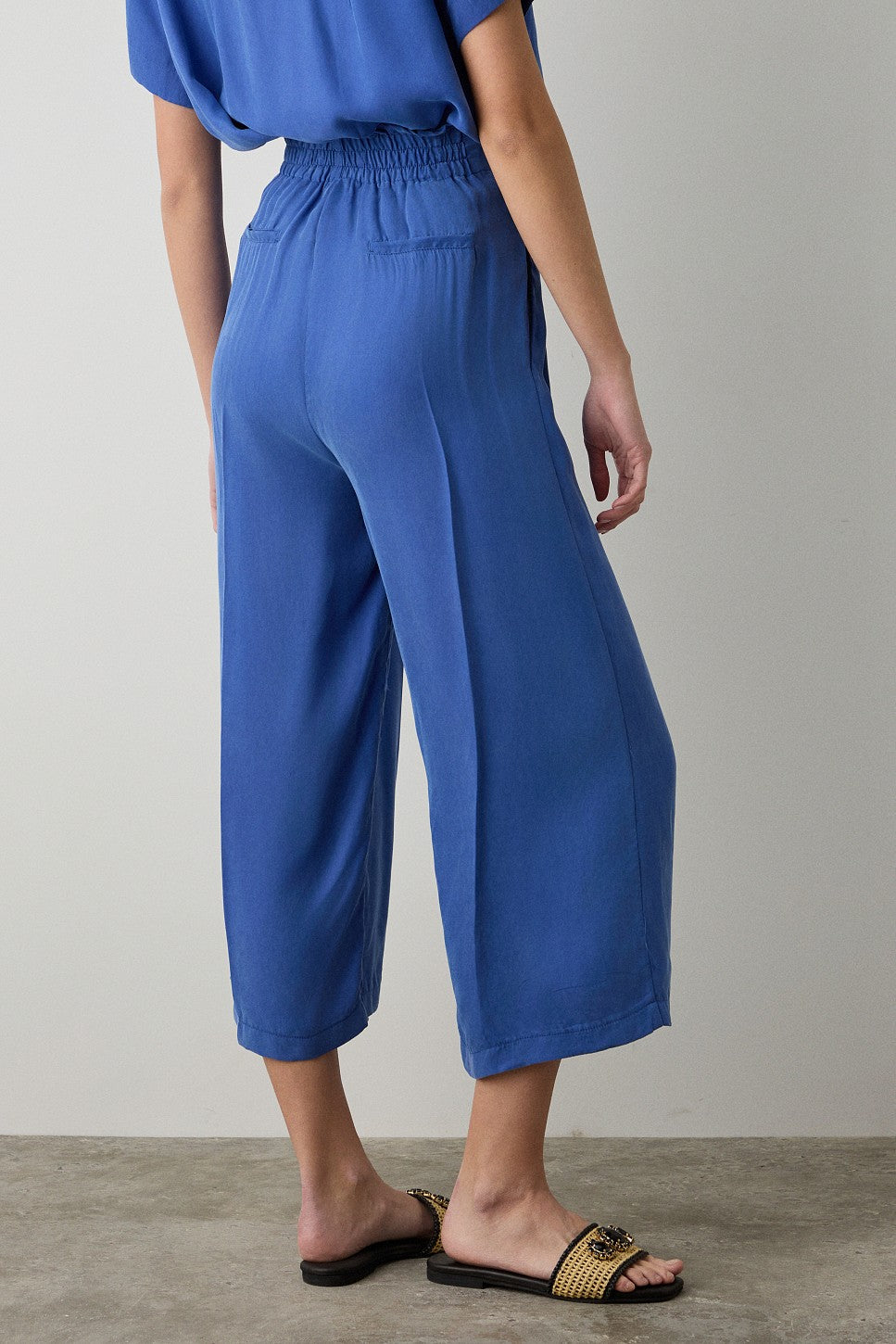 BSB Cropped pants with a ruffled waist