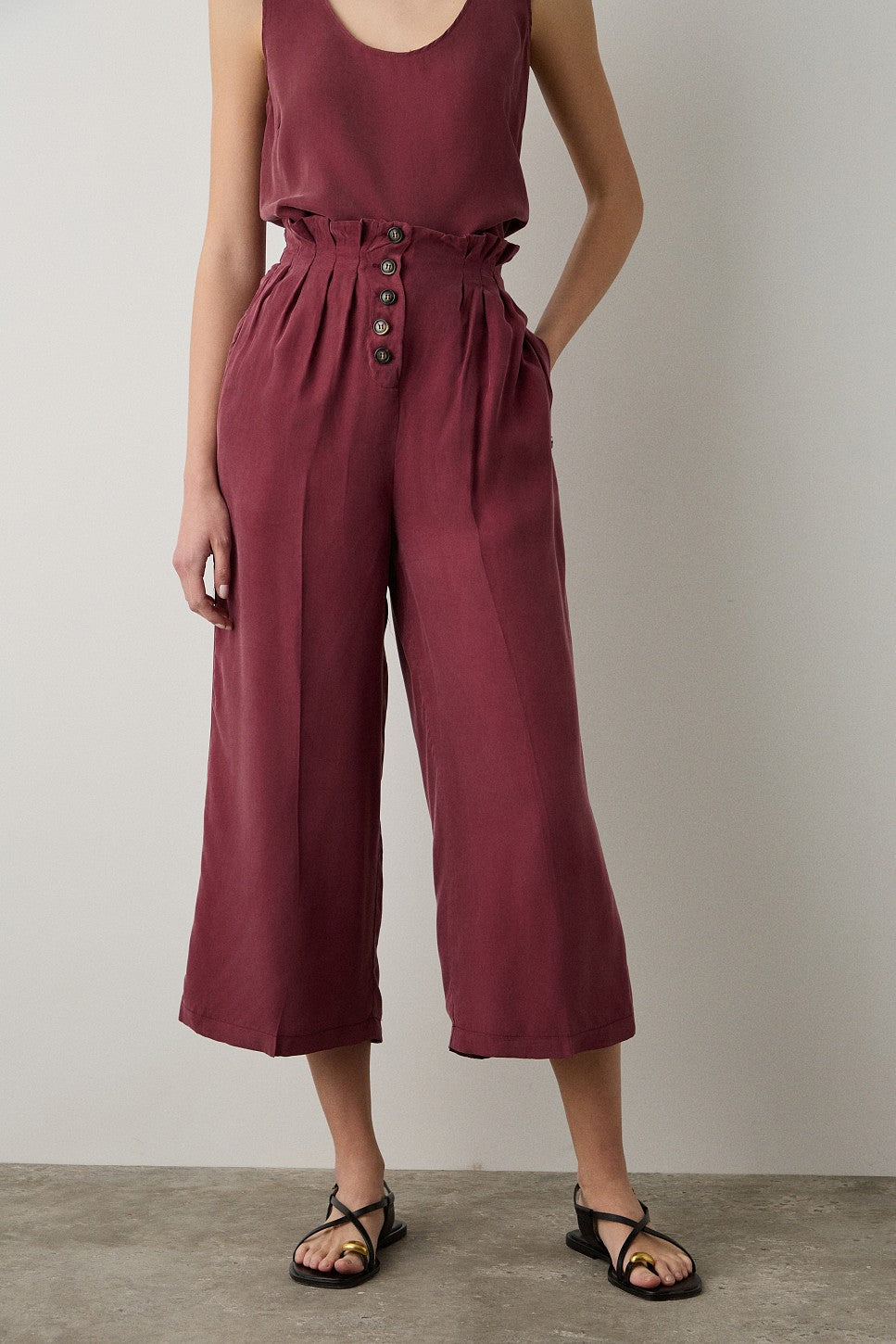 BSB Cropped pants with a ruffled waist