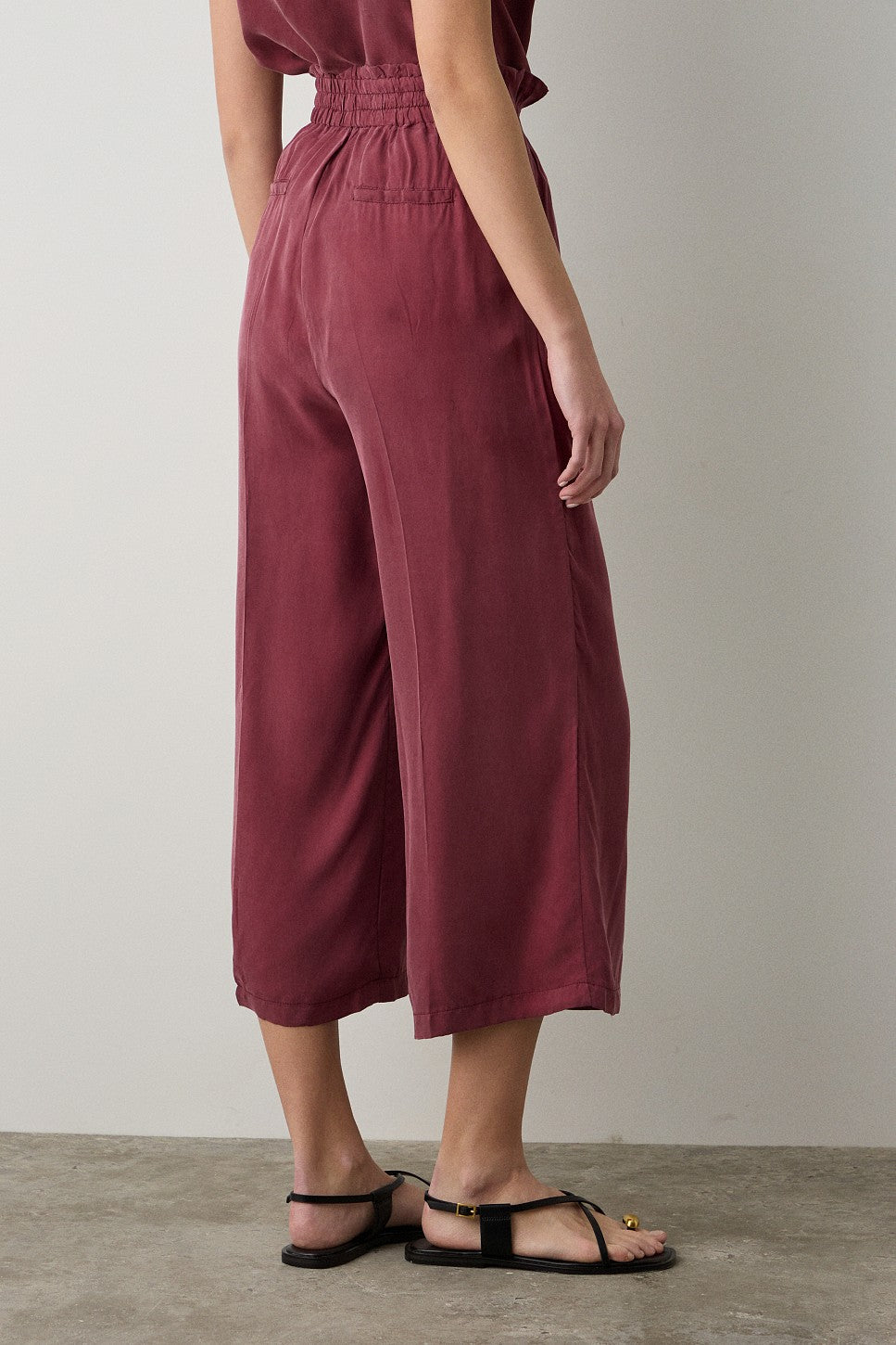 BSB Cropped pants with a ruffled waist