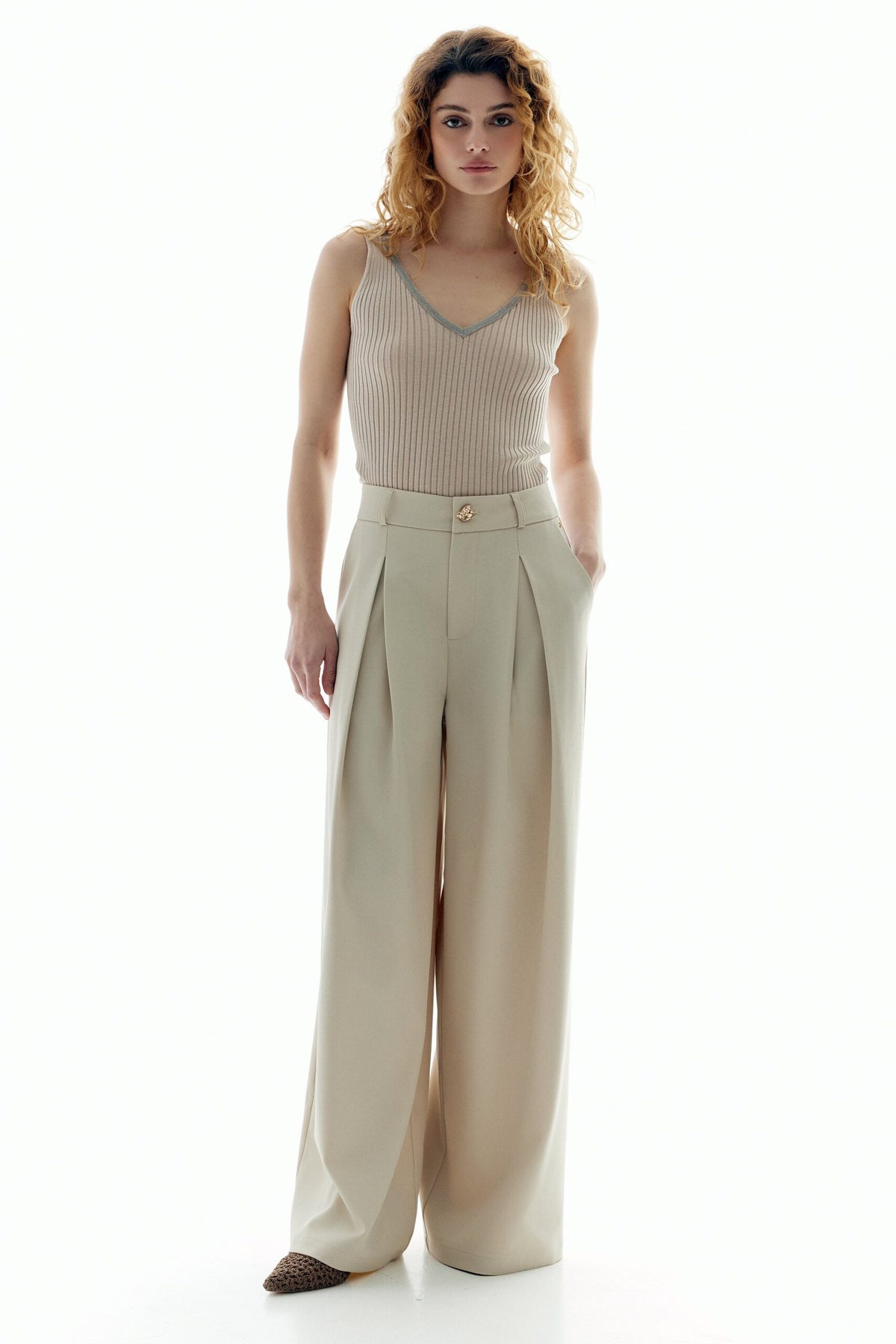 BSB Sleeveless rib V top