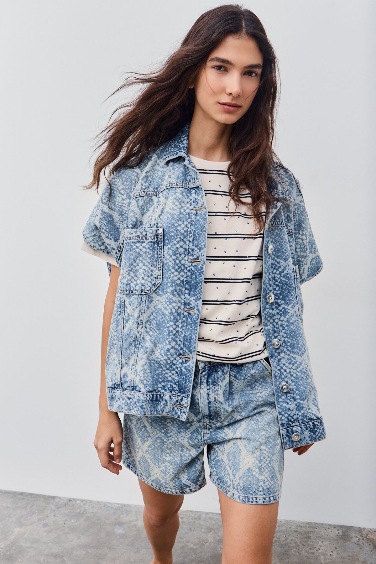 BSB Striped blouse with one sleeve