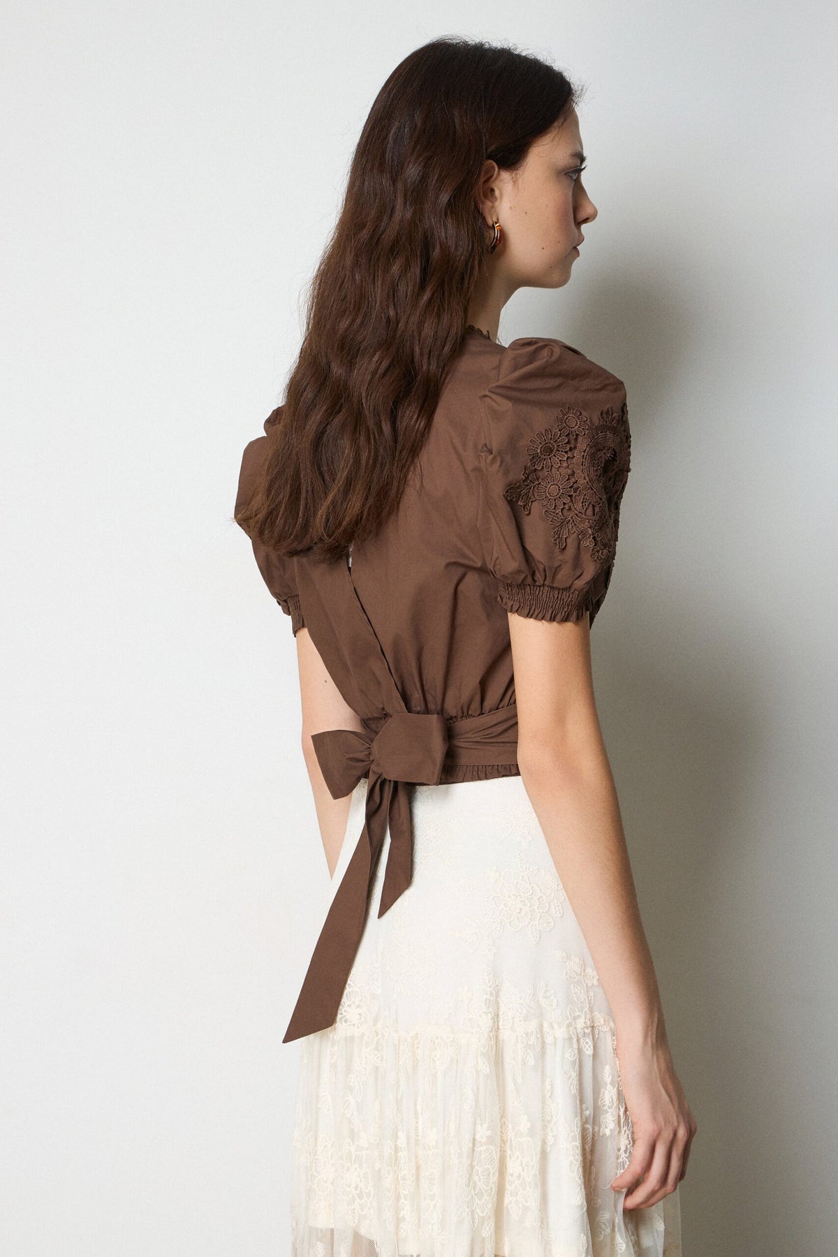 BSB Lace blouse with puffed shoulders
