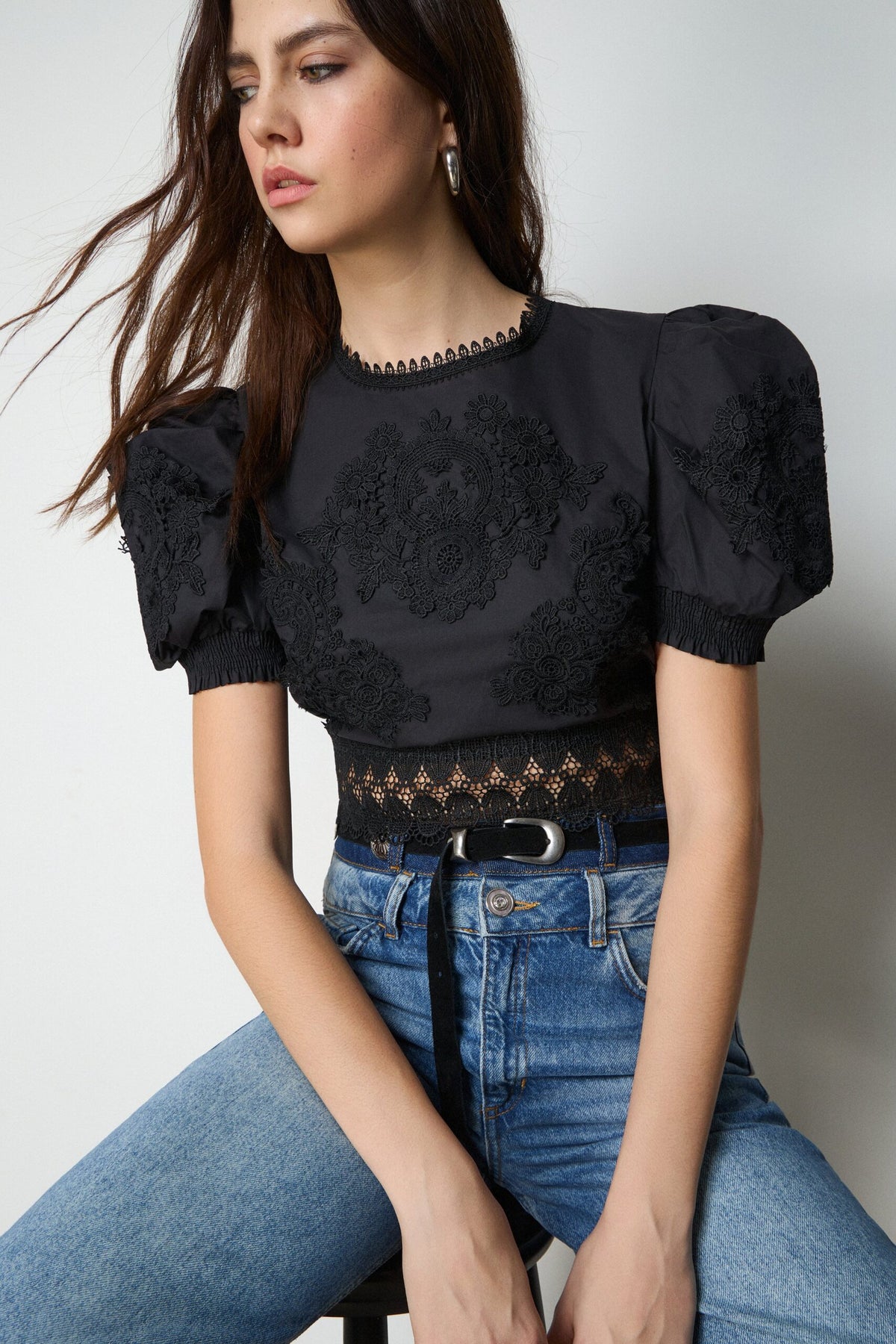 BSB Lace blouse with puffed shoulders
