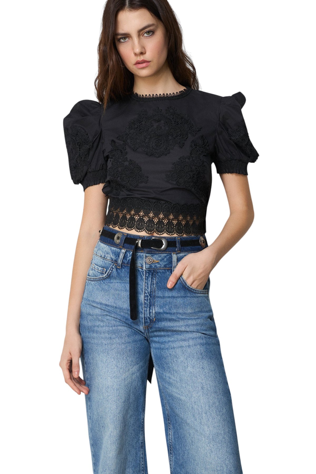 BSB Lace blouse with puffed shoulders
