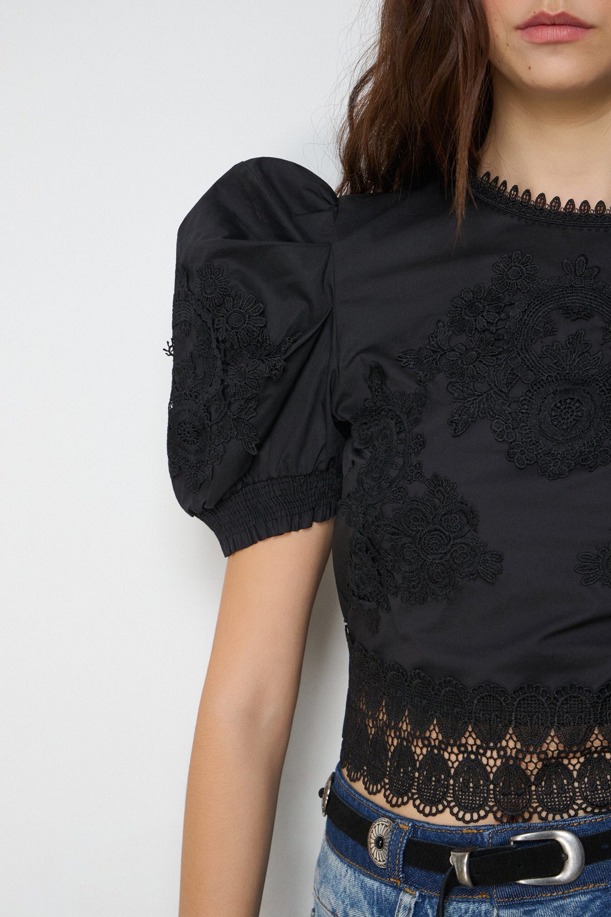 BSB Lace blouse with puffed shoulders