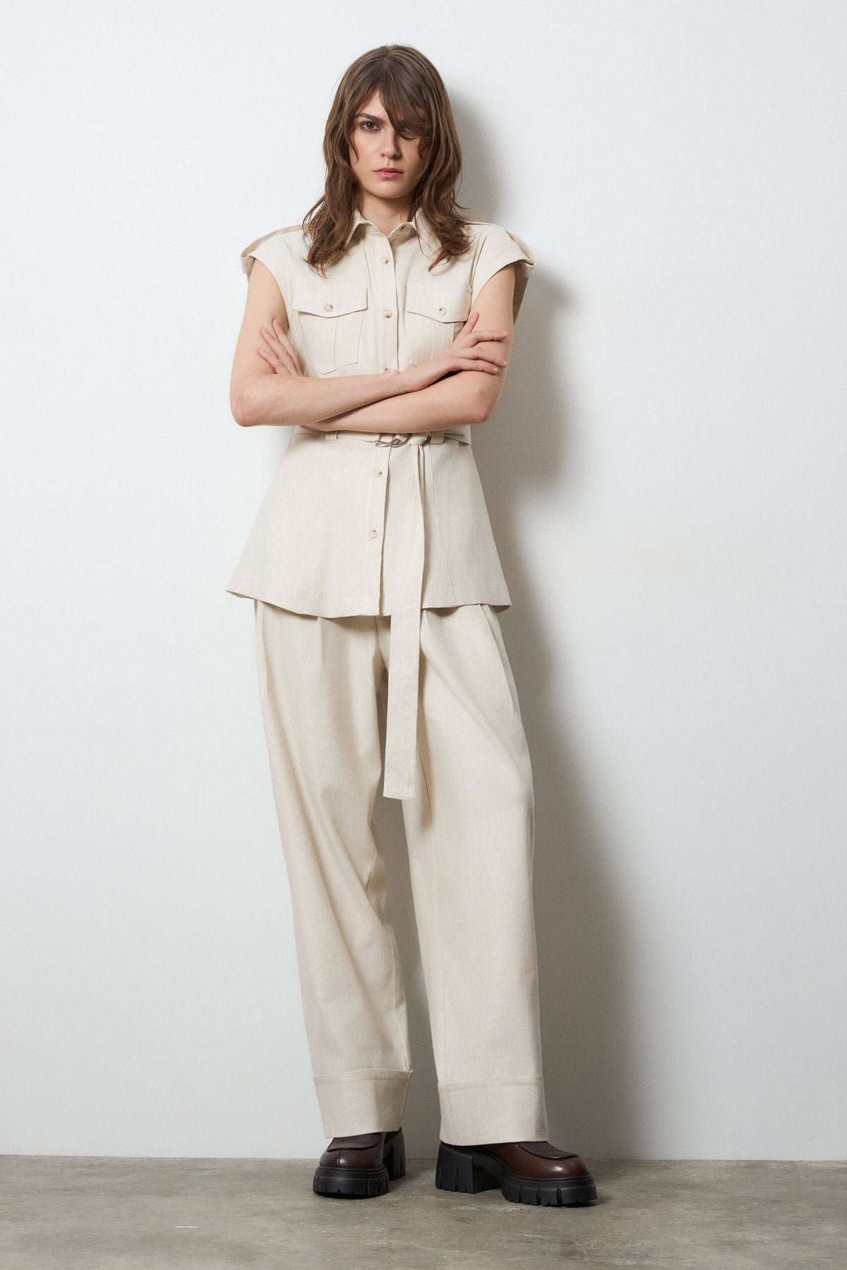 BSB Trousers with pleats in linen texture