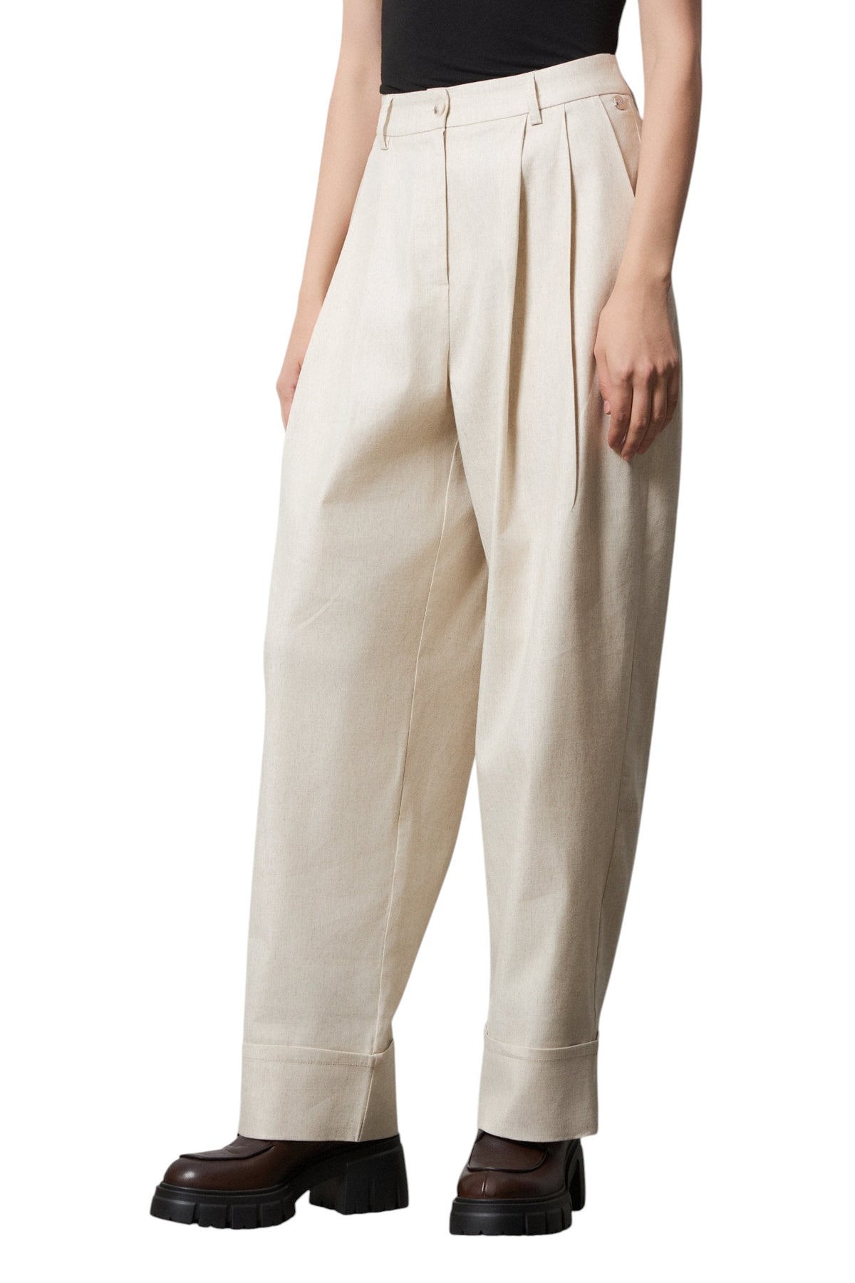 BSB Trousers with pleats in linen texture