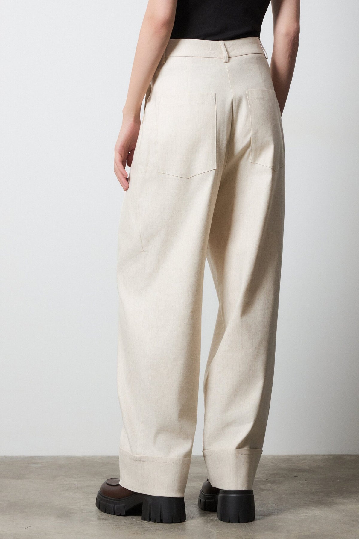 BSB Trousers with pleats in linen texture