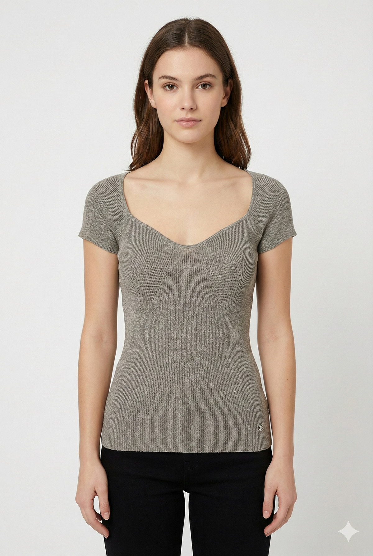 BSB Shortsleeve sweater with a unique neckline