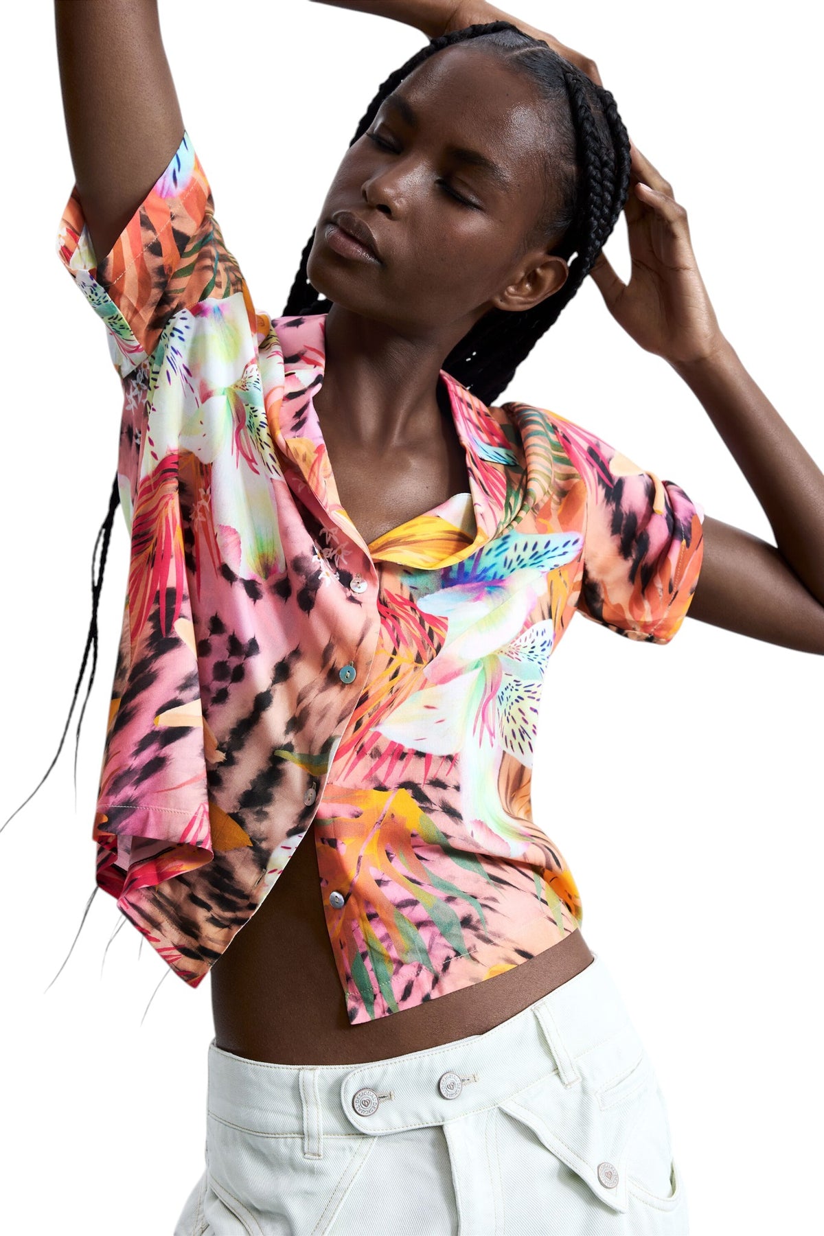 Desigual Regular-fit shirt with short sleeves, V-neckline and tropical-inspired print.
