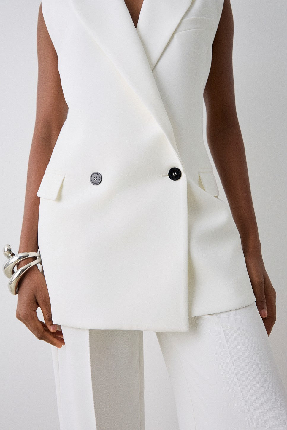 BSB Sleeveless crossed blazer
