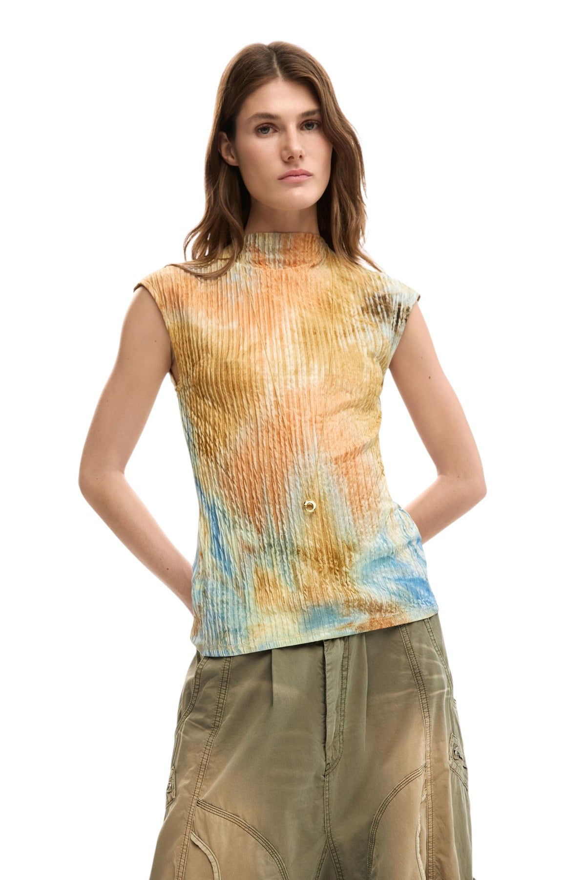 Desigual Fitted short-sleeved T-shirt made of textured fabric with an abstract print.