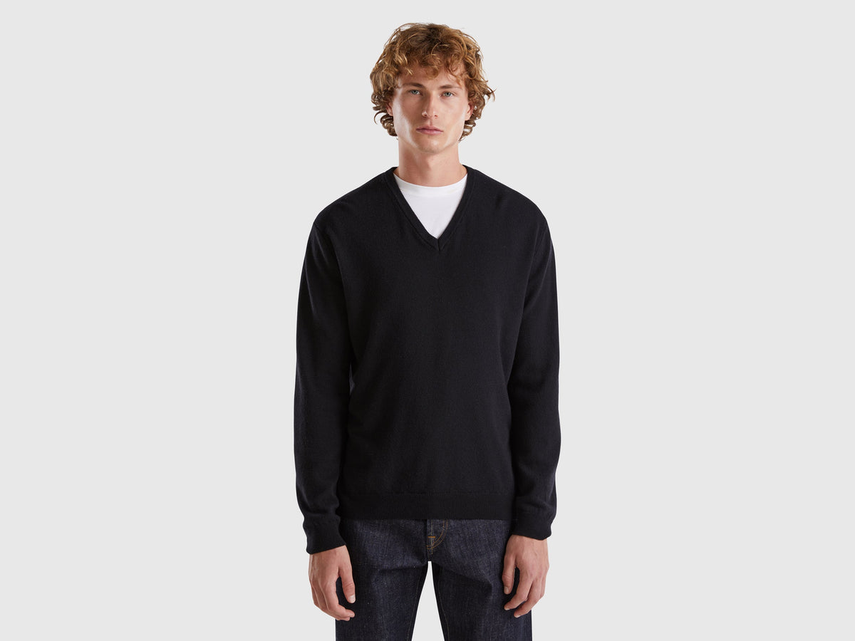Benetton Black V-neck sweater in pure Merino wool