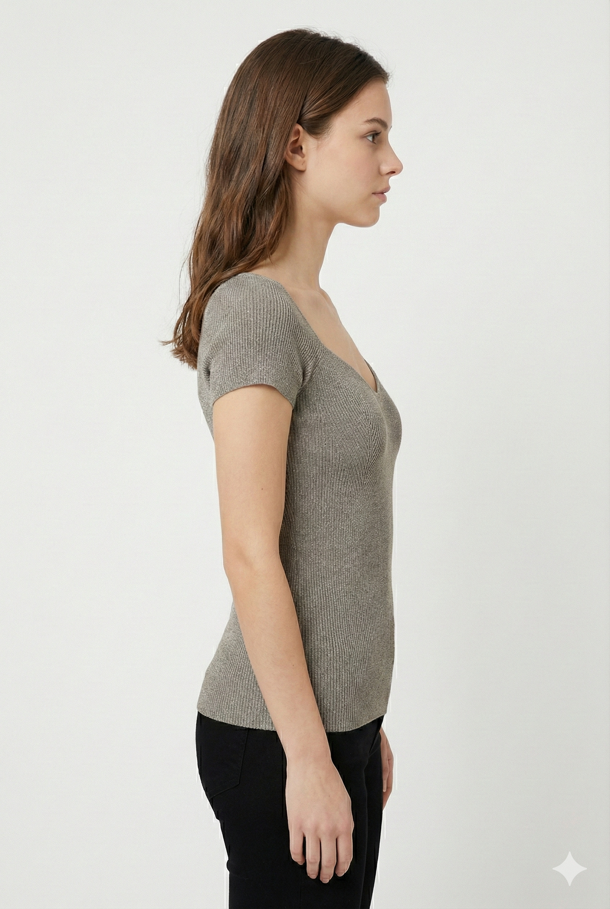 BSB Shortsleeve sweater with a unique neckline