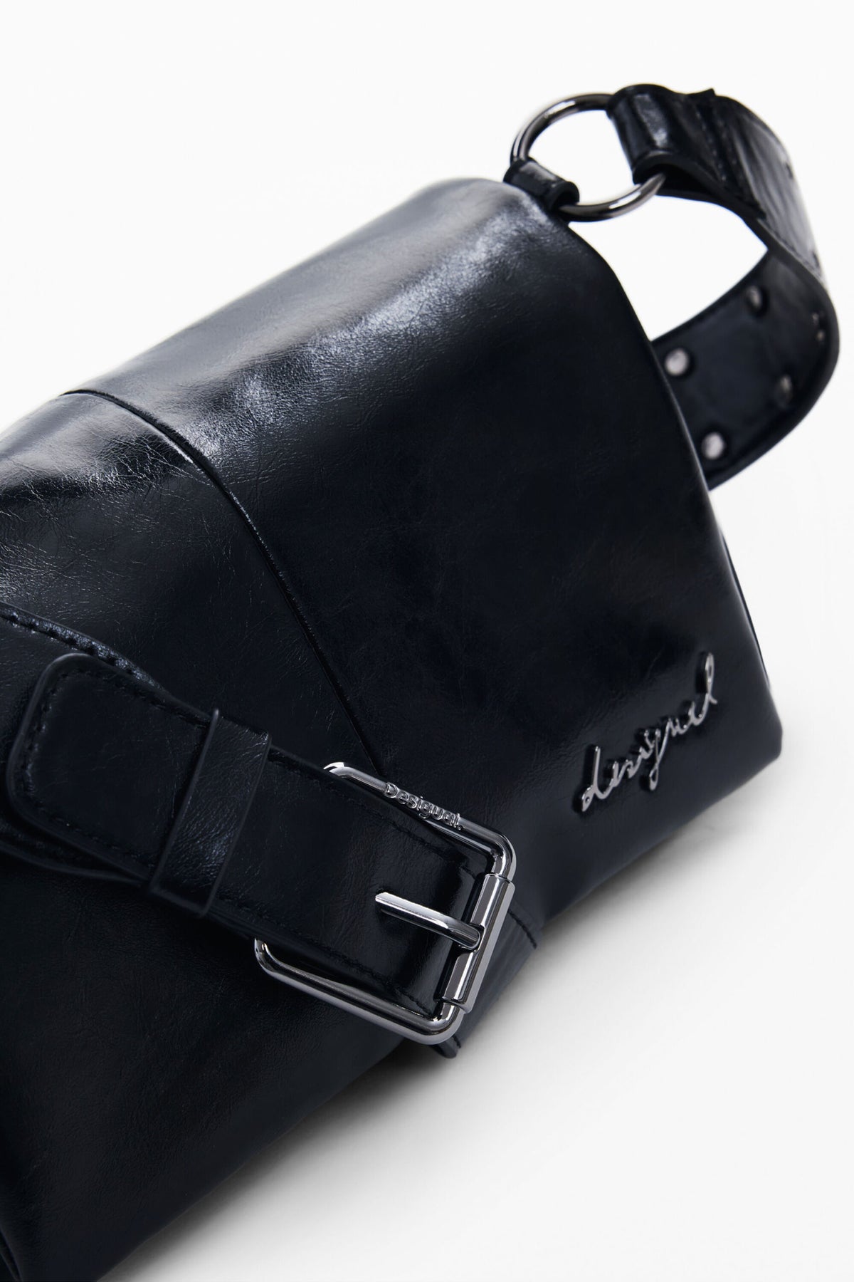 Desigual Bolso pequeño rectangular con acabado brillante