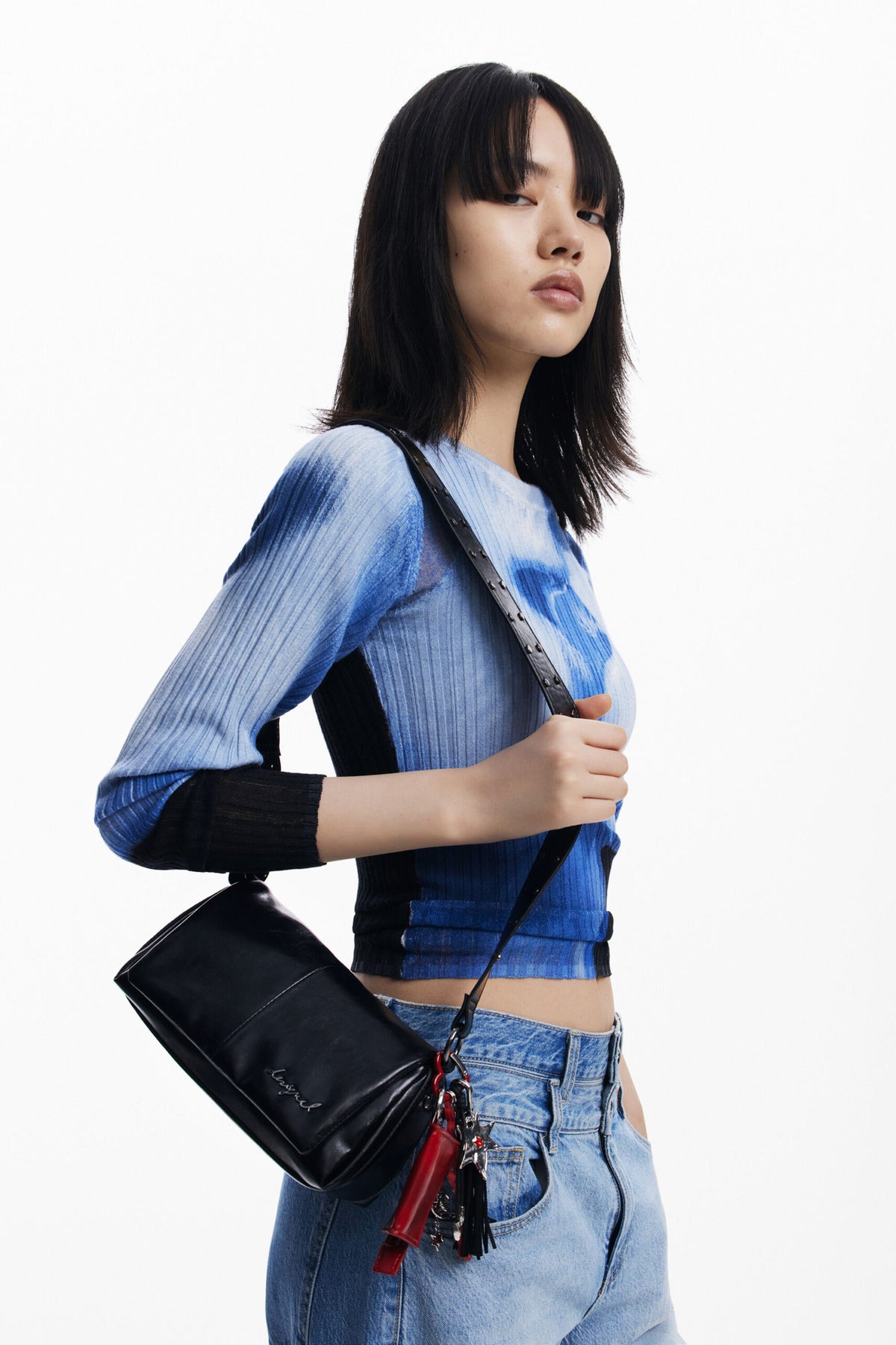 Desigual Bolso pequeño rectangular con acabado brillante