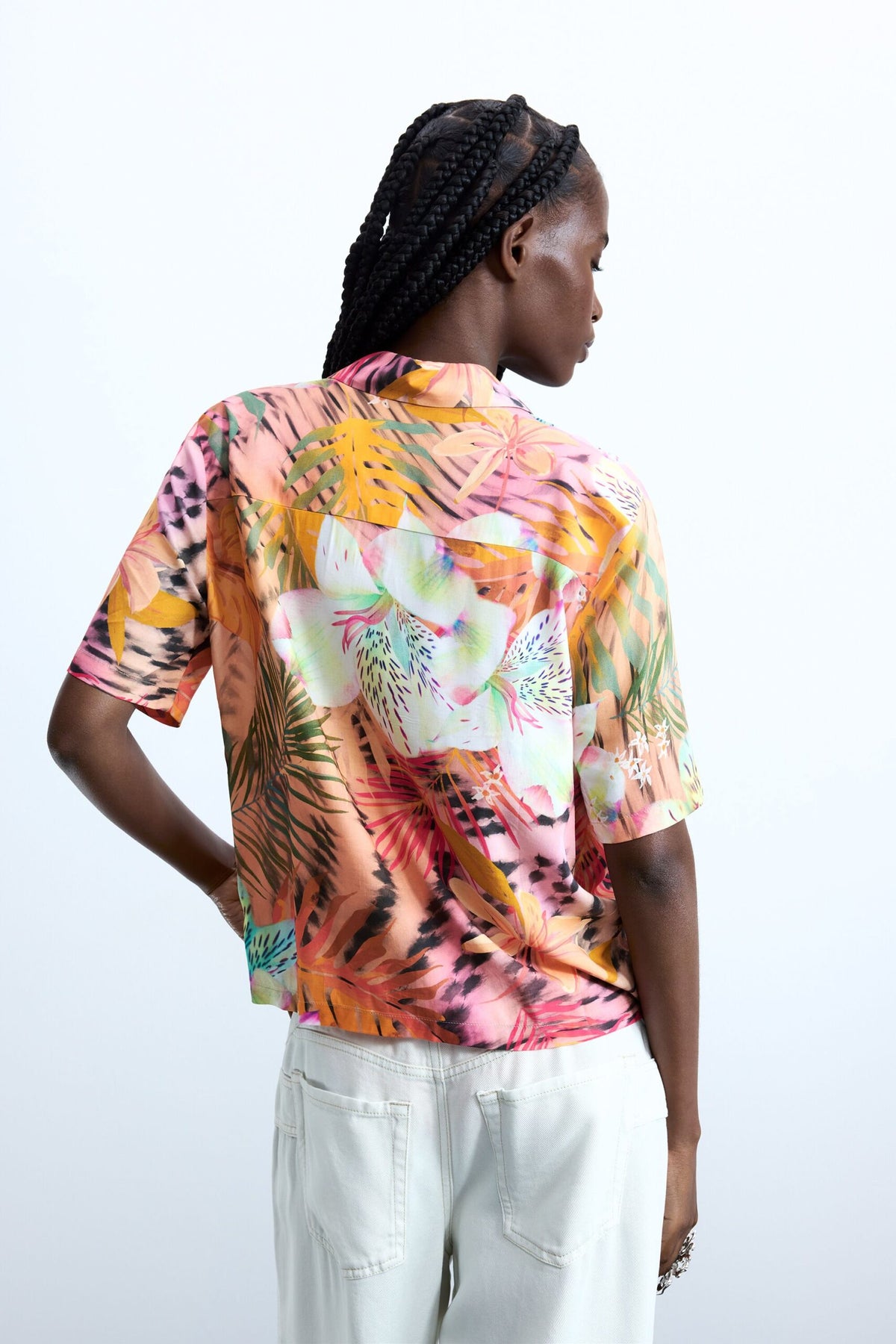 Desigual Regular-fit shirt with short sleeves, V-neckline and tropical-inspired print.