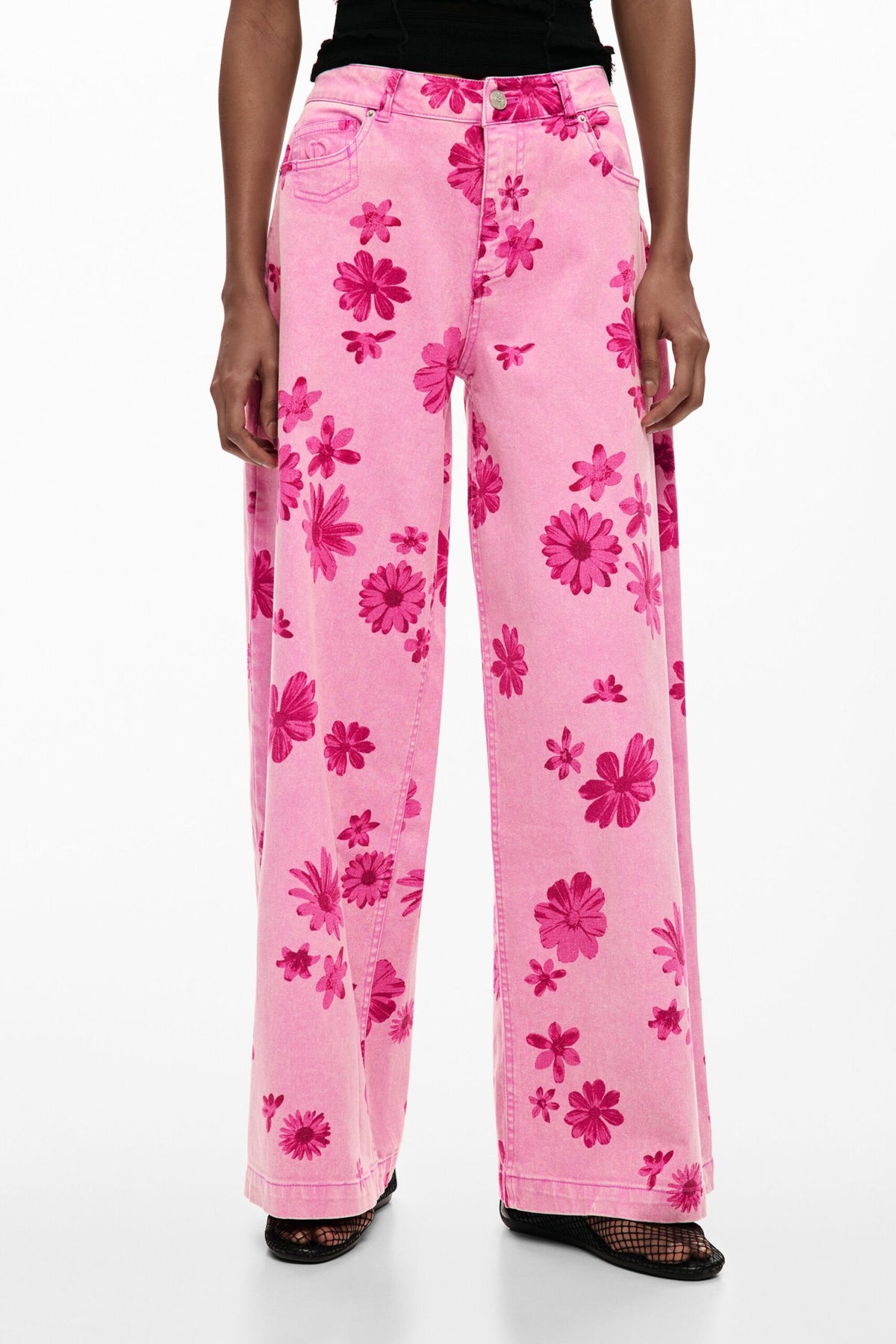 Desigual Denim trousers, wide leg cut, with flower print and five pockets.