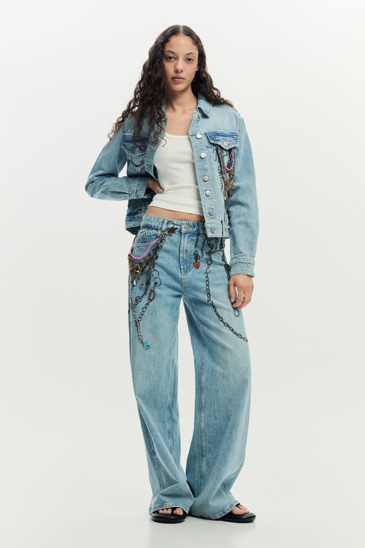 Desigual Regular-fit denim jacket in blue denim with contrasting graphic print