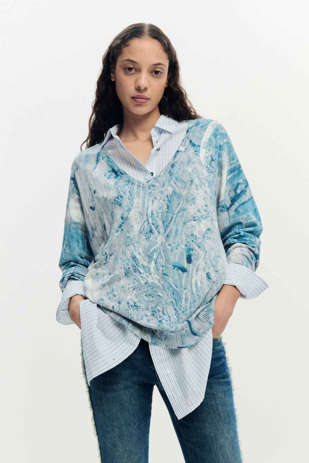 Desigual Fine knit Sweater with abstract print in blue tones It features a V-neck