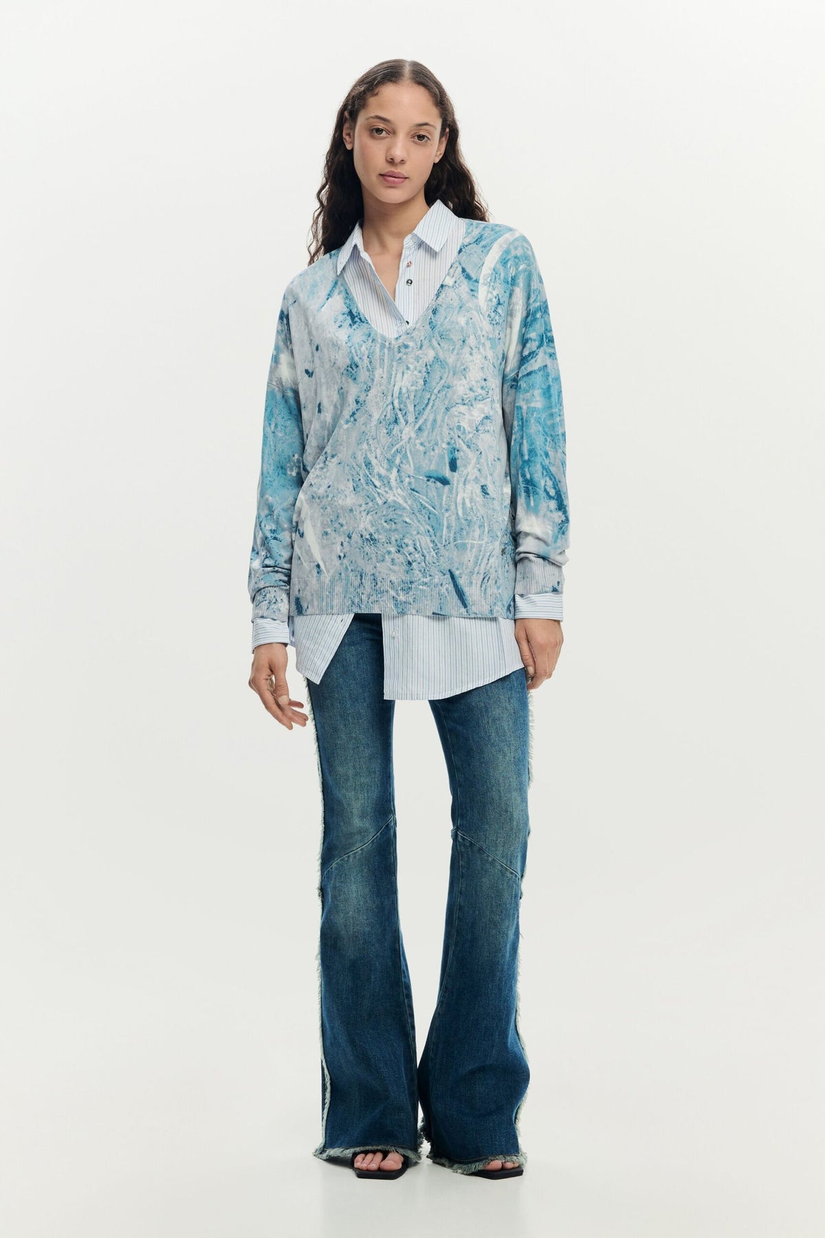 Desigual Fine knit Sweater with abstract print in blue tones It features a V-neck