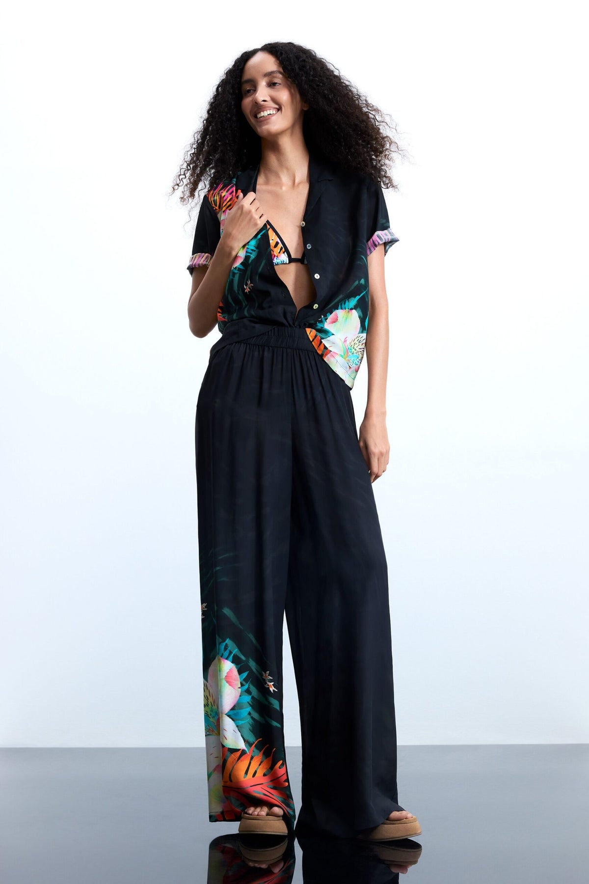 Desigual Straight trousers flowing cut with elastic waistband