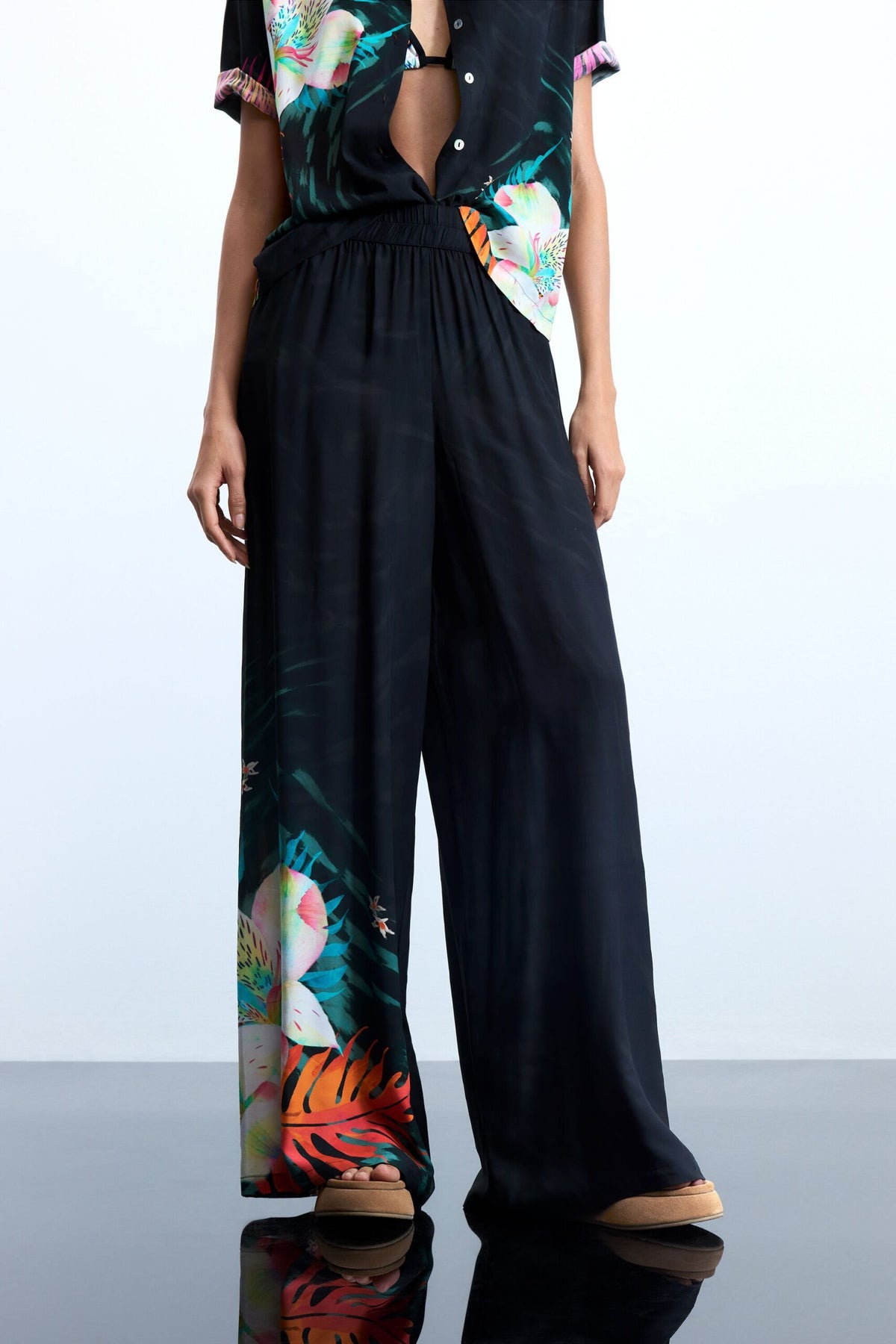 Desigual Straight trousers flowing cut with elastic waistband