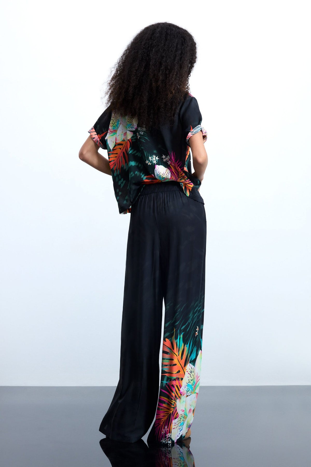 Desigual Straight trousers flowing cut with elastic waistband