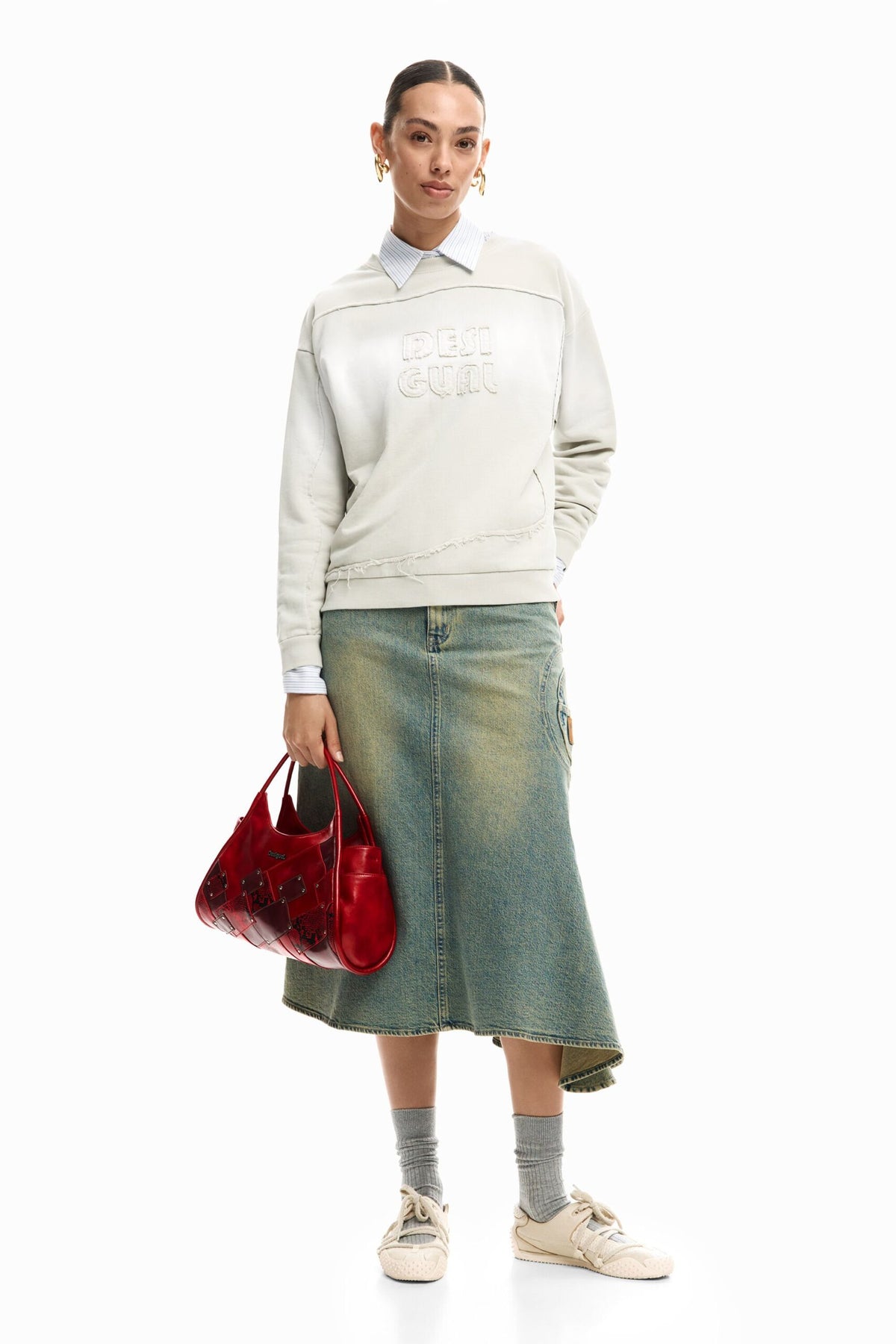 Desigual 100% cotton knit sweatshirt with crew neck and long sleeves.