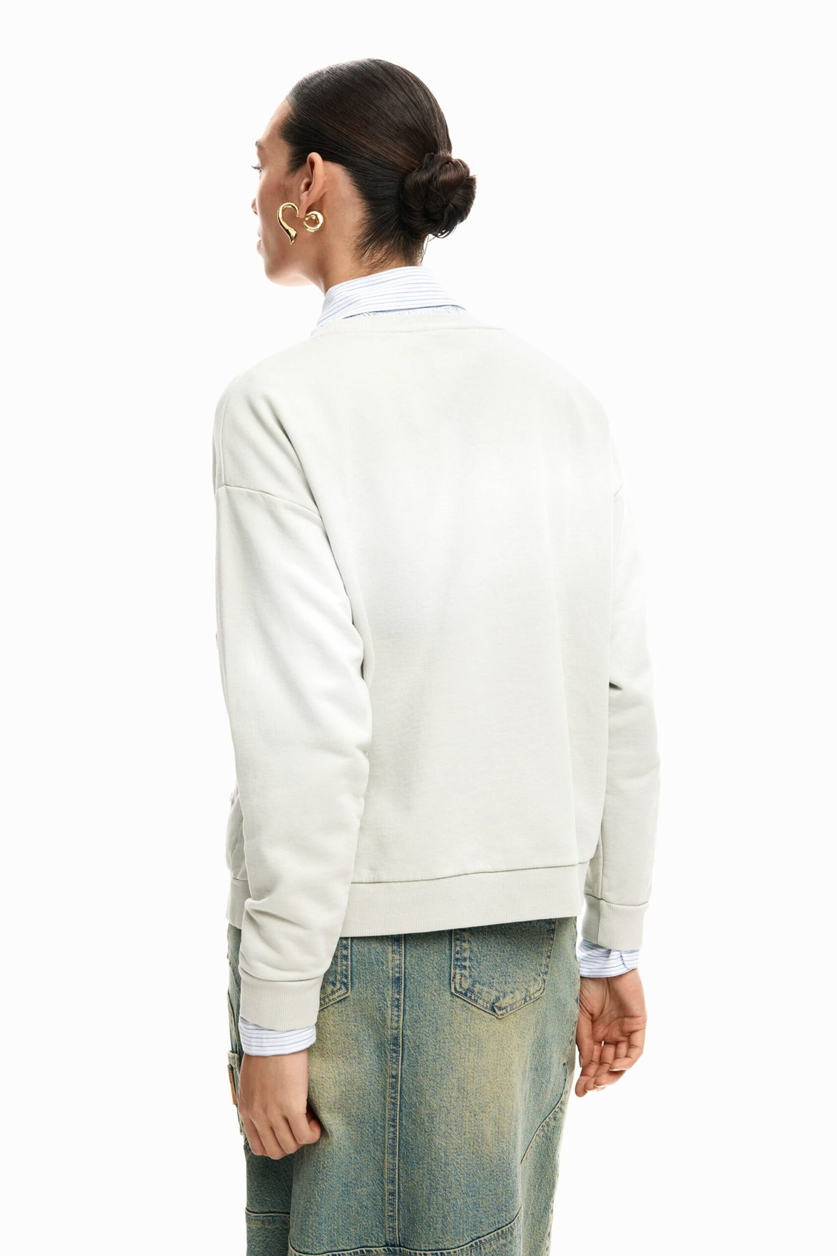 Desigual 100% cotton knit sweatshirt with crew neck and long sleeves.