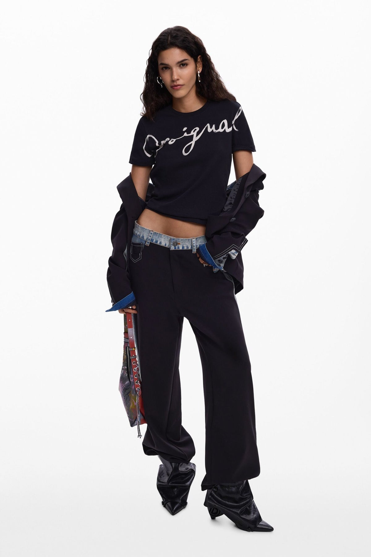 Desigual knit T-shirt with round neck and short sleeves Fabric with a blend of cotton