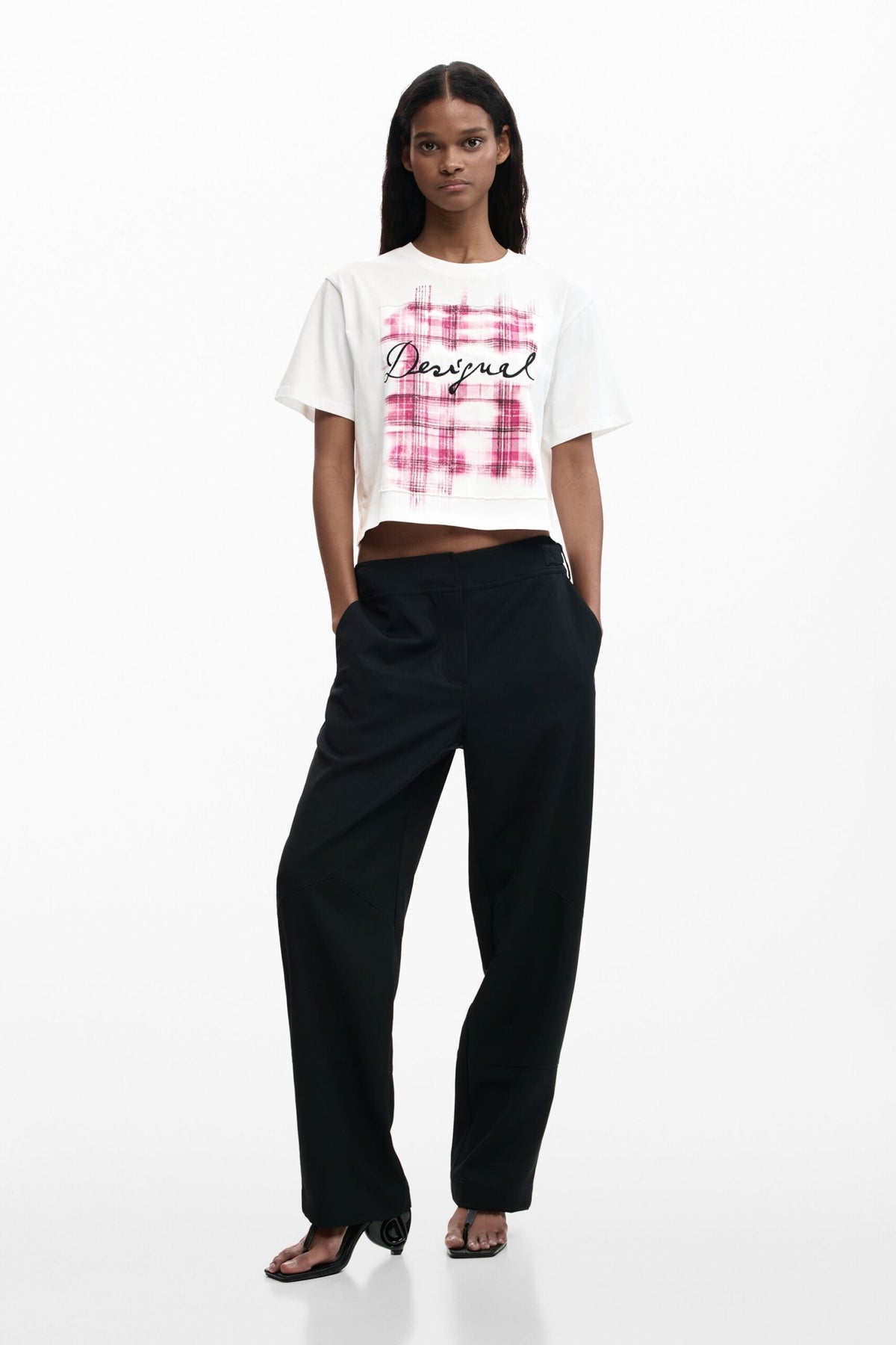 Desigual Short-sleeved T-shirt with a loose fit in a solid colour with Desigual text print