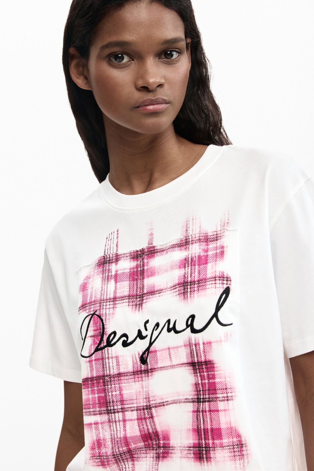 Desigual Short-sleeved T-shirt with a loose fit in a solid colour with Desigual text print