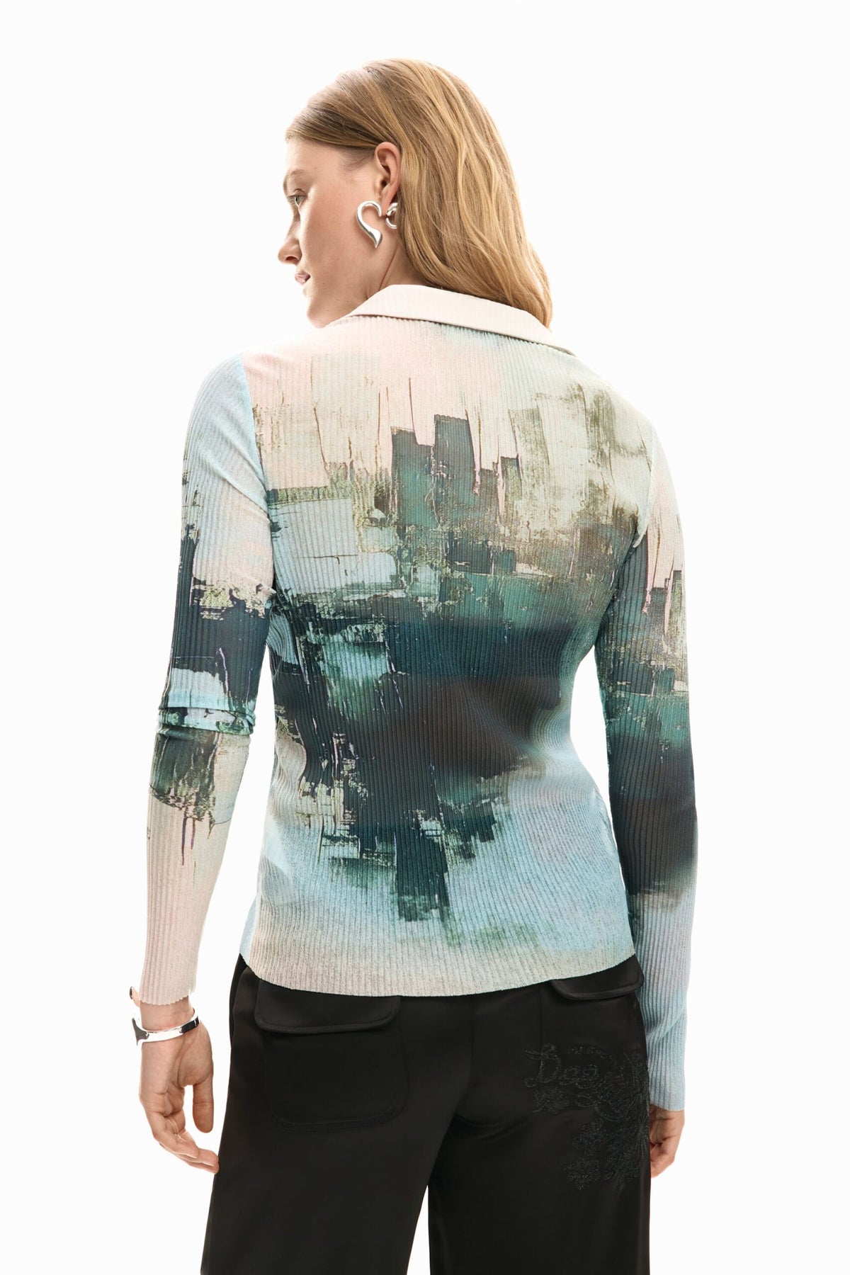 Desigual Fitted buttoned Top with photographic-style print and textured fabric.
