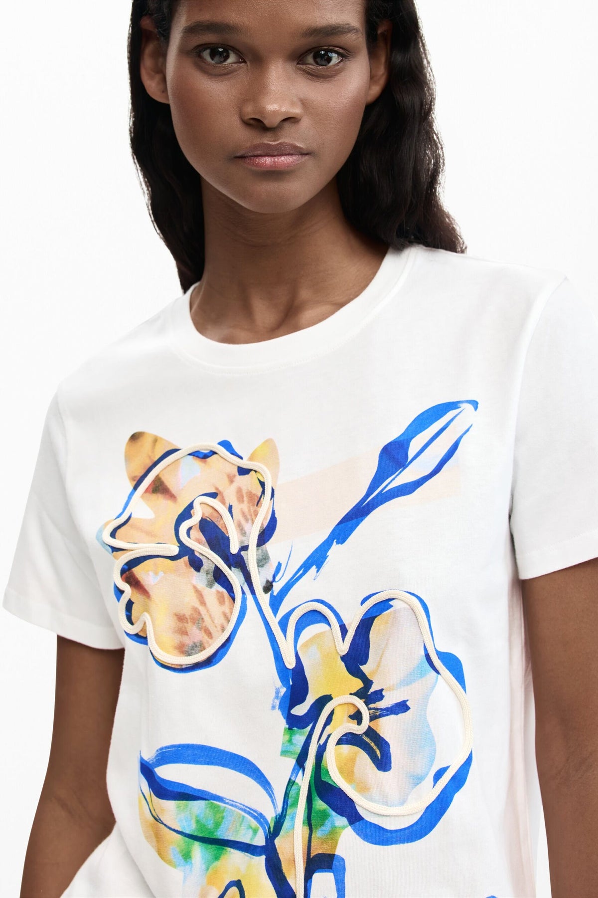 Desigual Short-sleeved regular-fit T-shirt with plain background and contrasting
