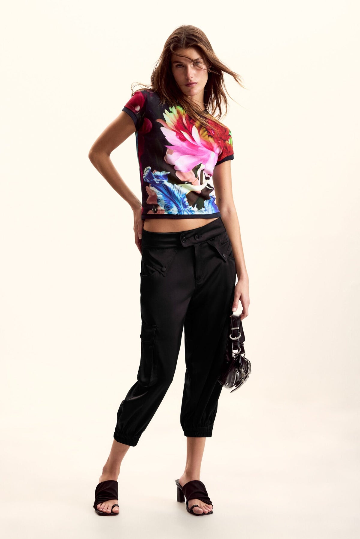 Desigual Short-sleeved T-shirt made from organic cotton and printed with flowers