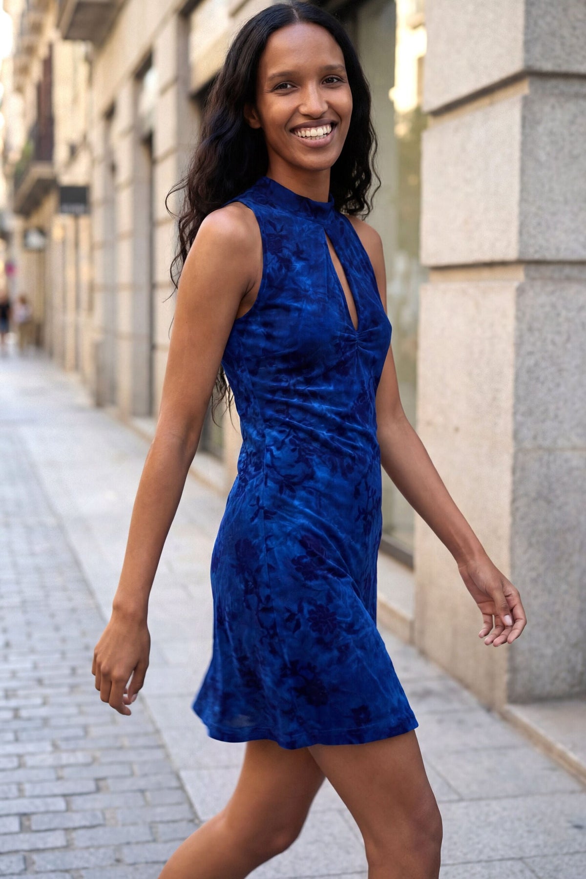 Desigual Sleeveless short dress knit with flocked fabric and oriental print.