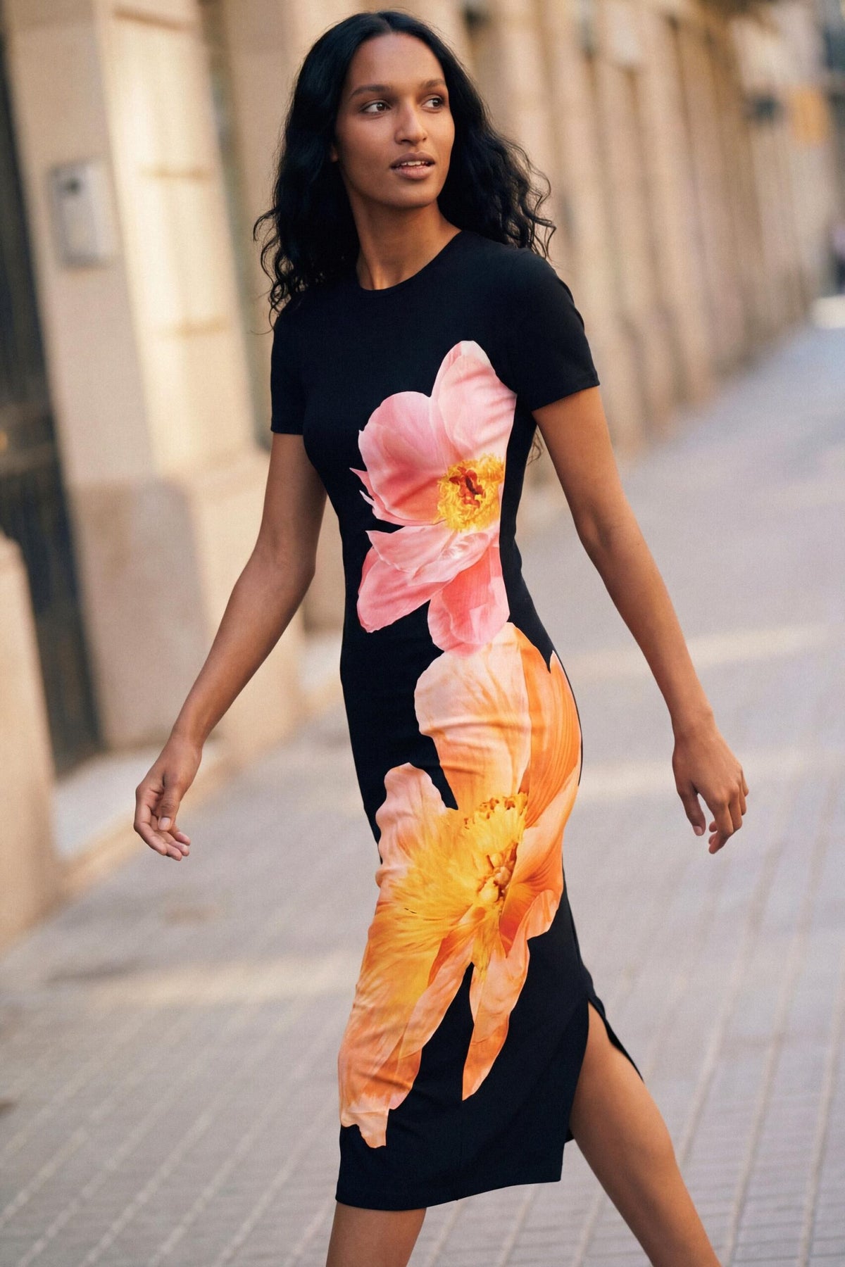 Desigual Long short-sleeved dress in plain fabric with positional flower print