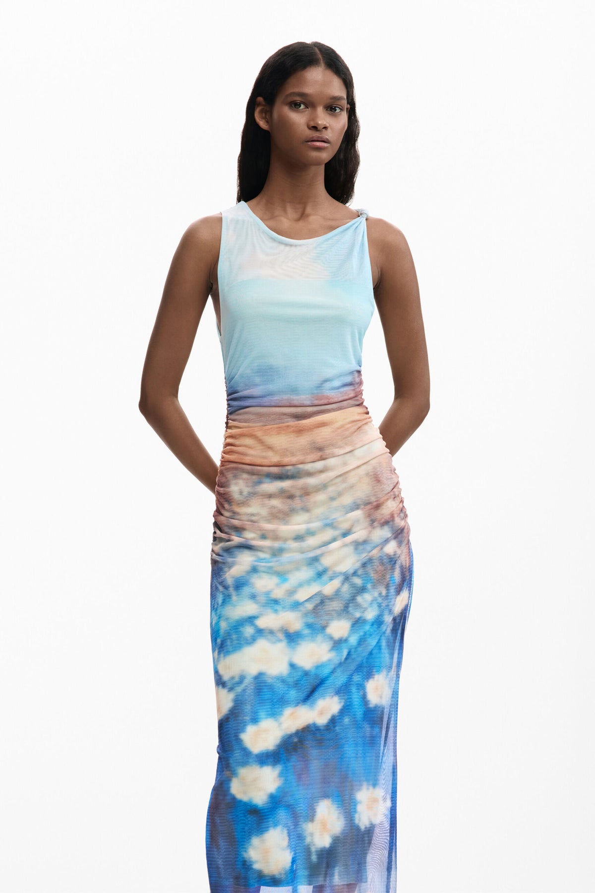 Desigual Sleeveless dress made of tulle fabric with draping and impressionist