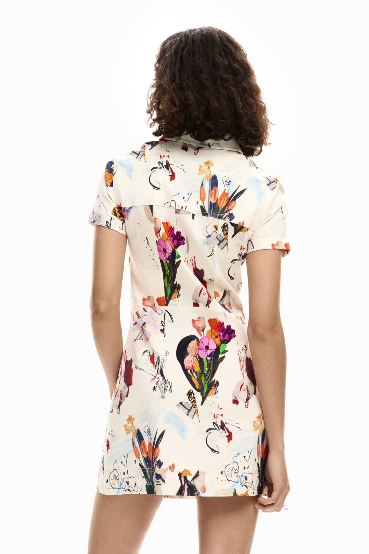 Desigual Short-sleeved dress with buttons, made of stretch fabric and with a collage-style print with flowers