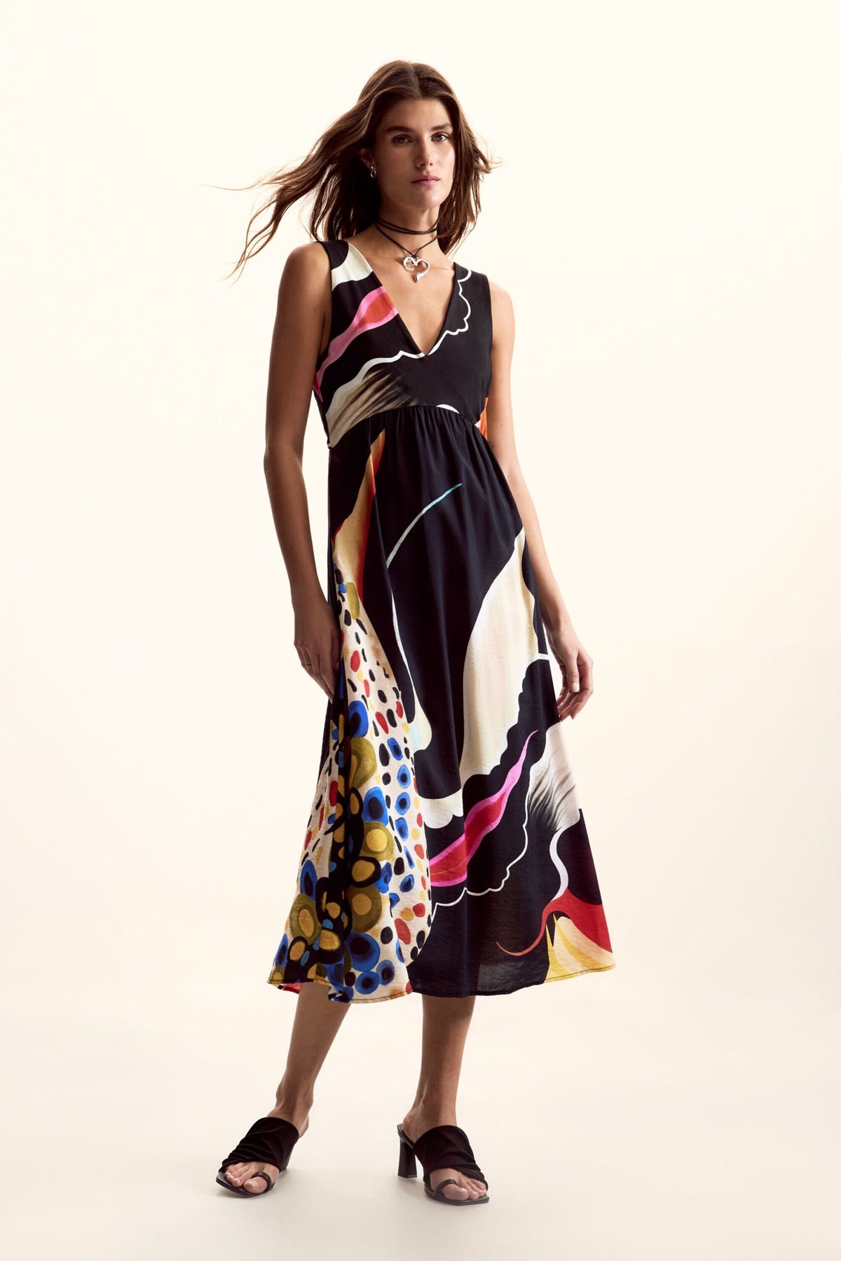 Desigual Sleeveless dress in a flowing fabric with an arty print in various colors. V-neck and midi length.